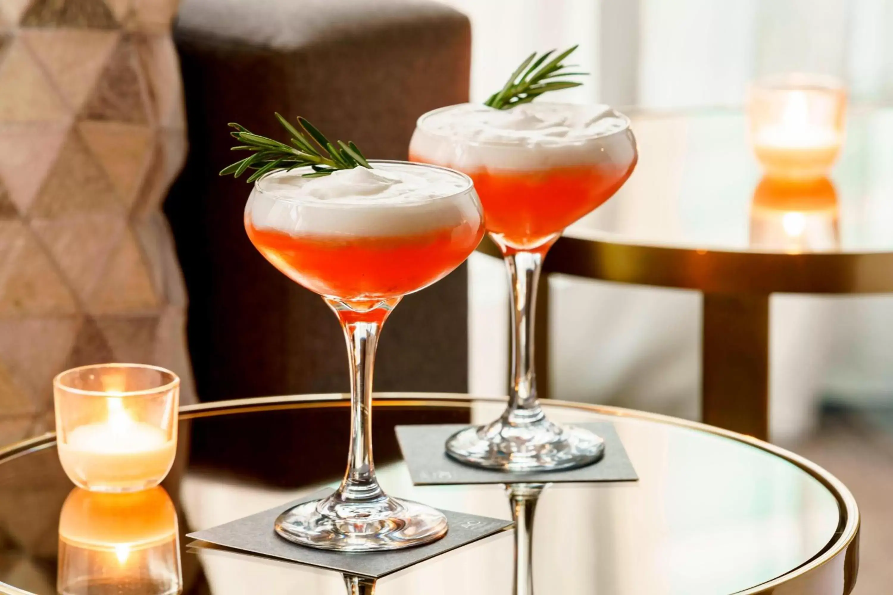 Lounge or bar, Drinks in AC Hotel by Marriott Chapel Hill Downtown