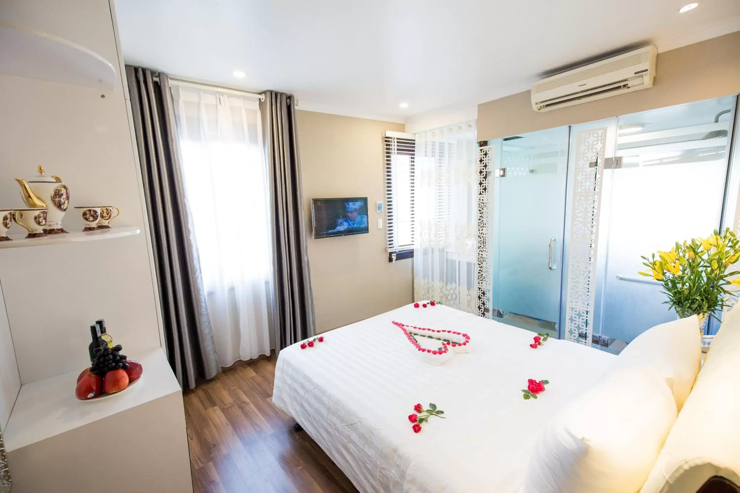 Bed in Little Hanoi Deluxe Hotel Bed in Little Hanoi Deluxe Hotel