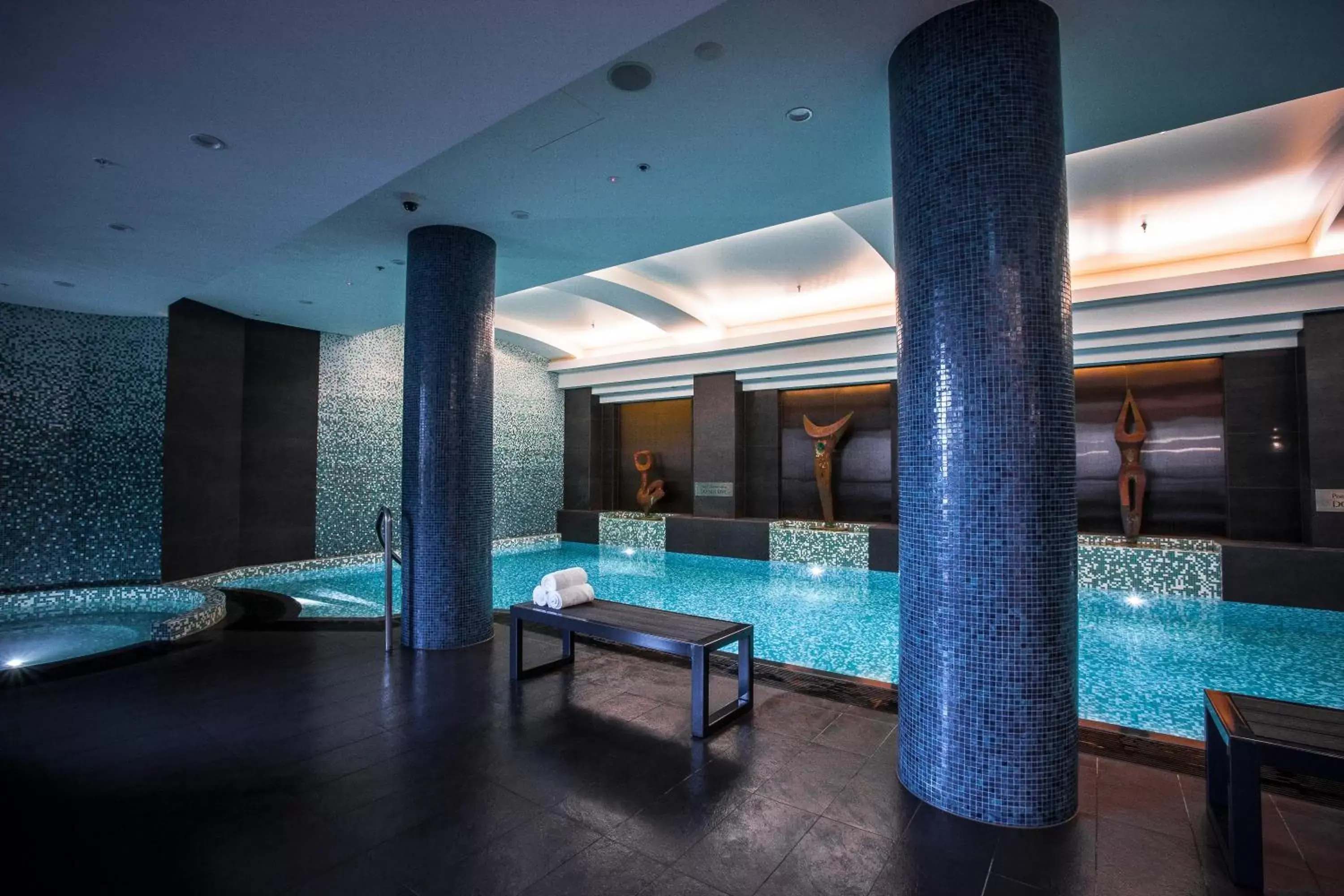 Steam room, Swimming Pool in Quay West Suites Melbourne