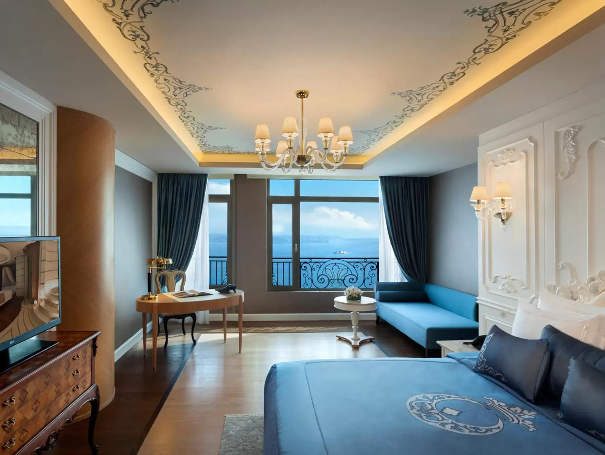 Deluxe Double Room with Bosphorus View in CVK Park Bosphorus Hotel Istanbul