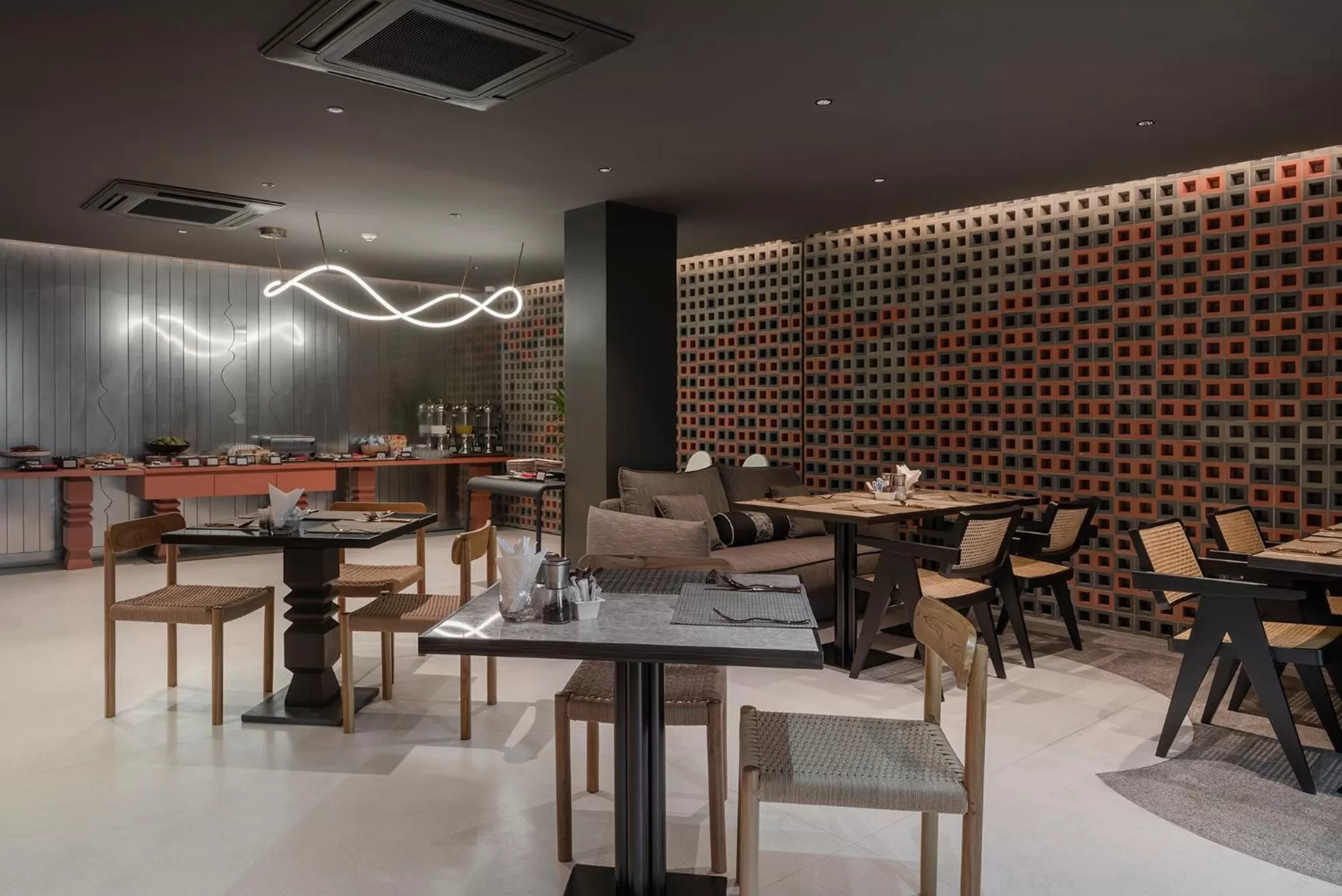 Restaurant/places to eat in Lilit Bang Lumphu Hotel