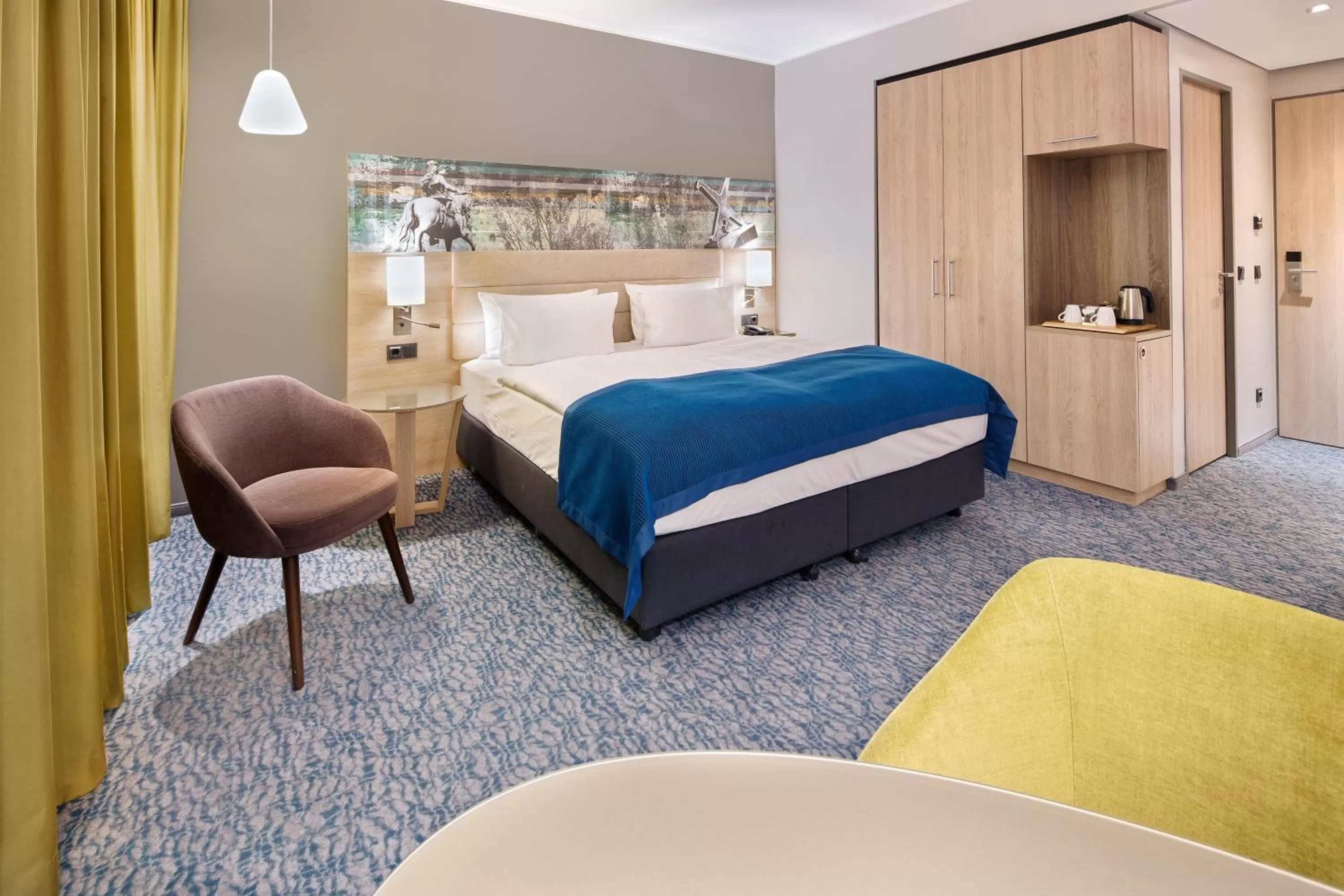 Photo of the whole room, Bed in Holiday Inn Düsseldorf City – Toulouser Allee by IHG