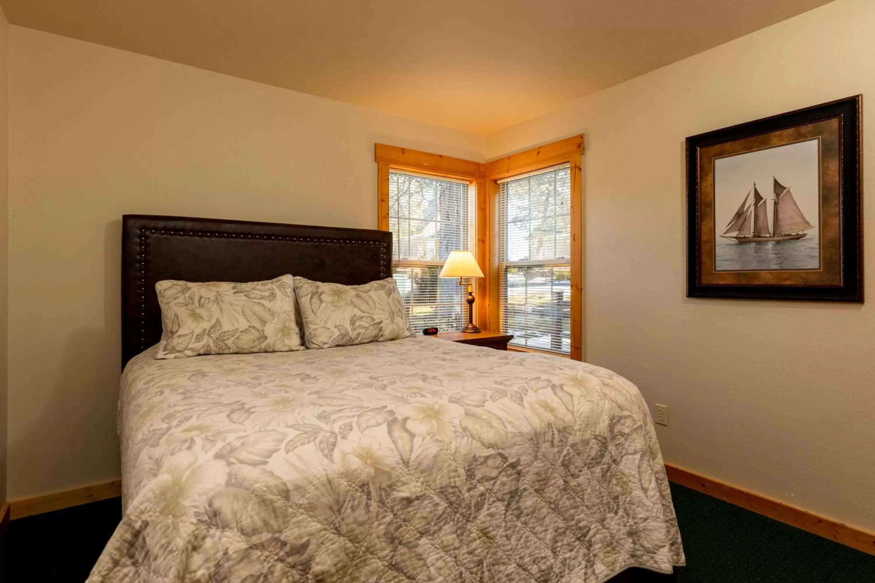 Bed in Running Y Ranch Golf & Spa Resort Bed in Running Y Ranch Golf & Spa Resort