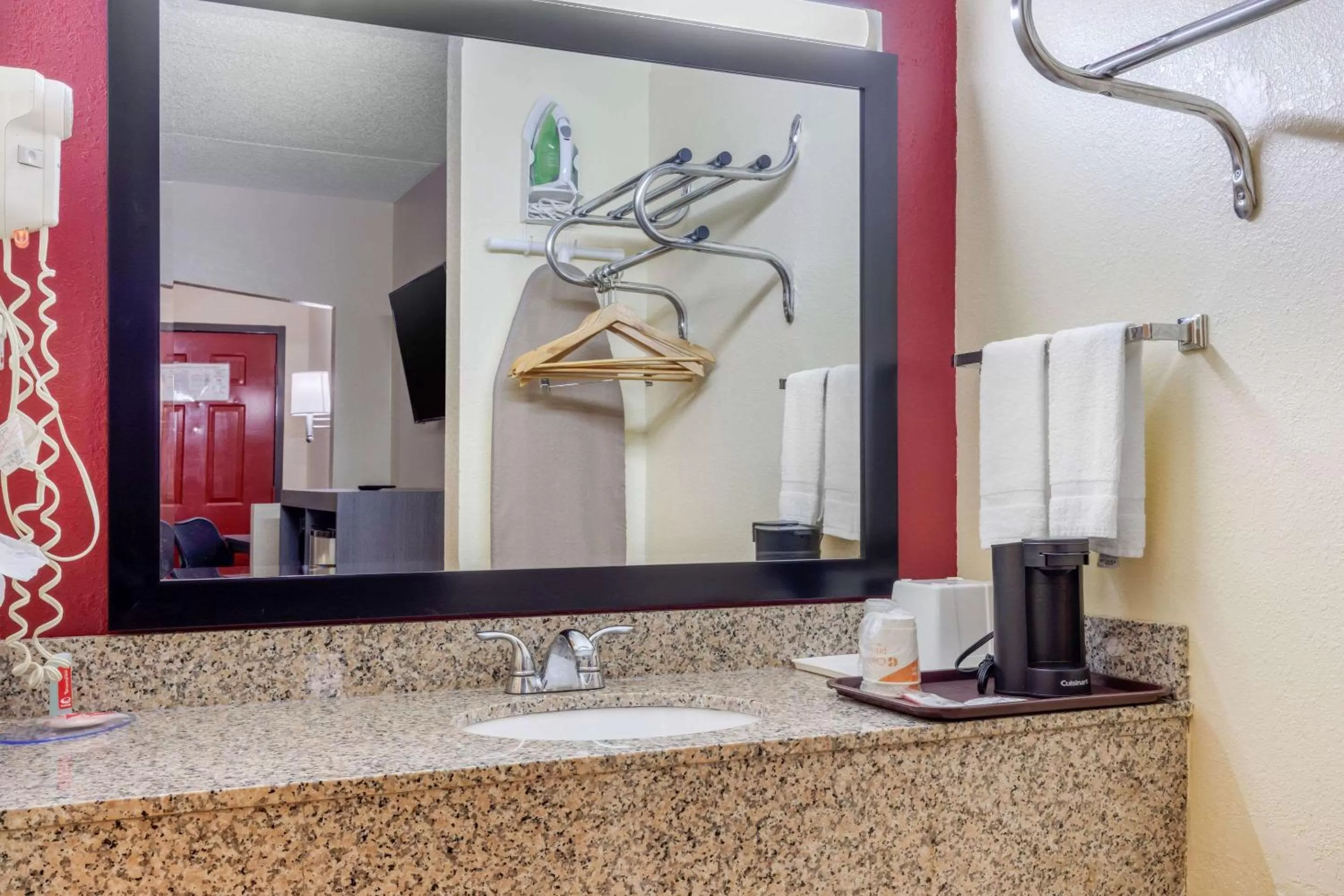 Bathroom in Econo Lodge Chattanooga Northeast - Ooltewah
