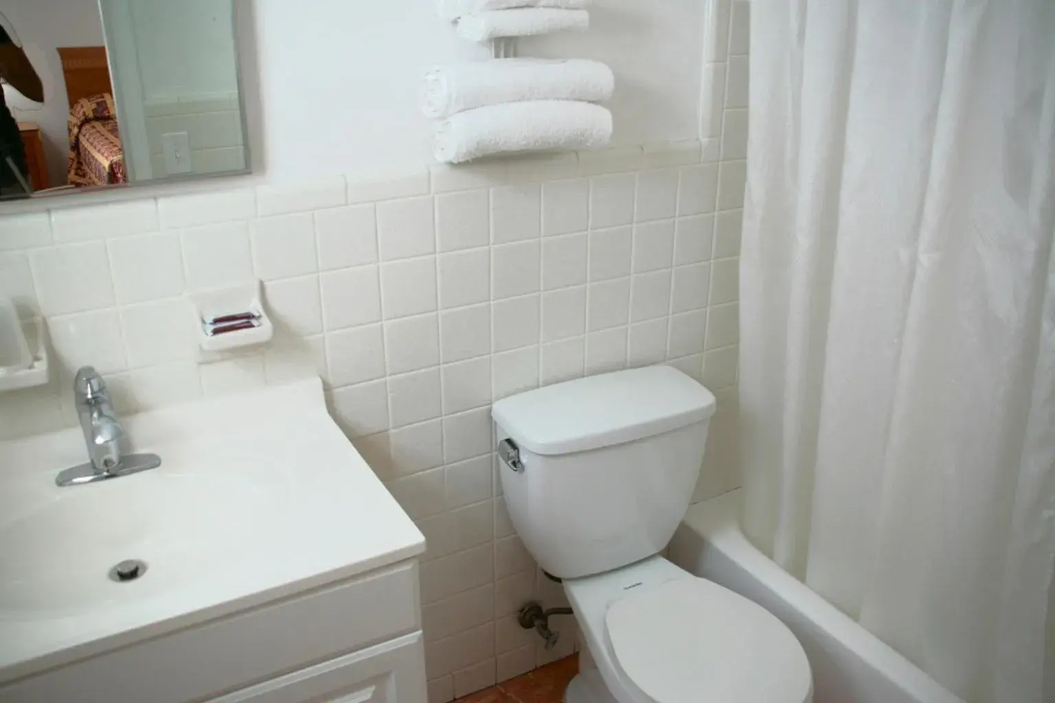 Bathroom in Lago Mar Motel and Apartments