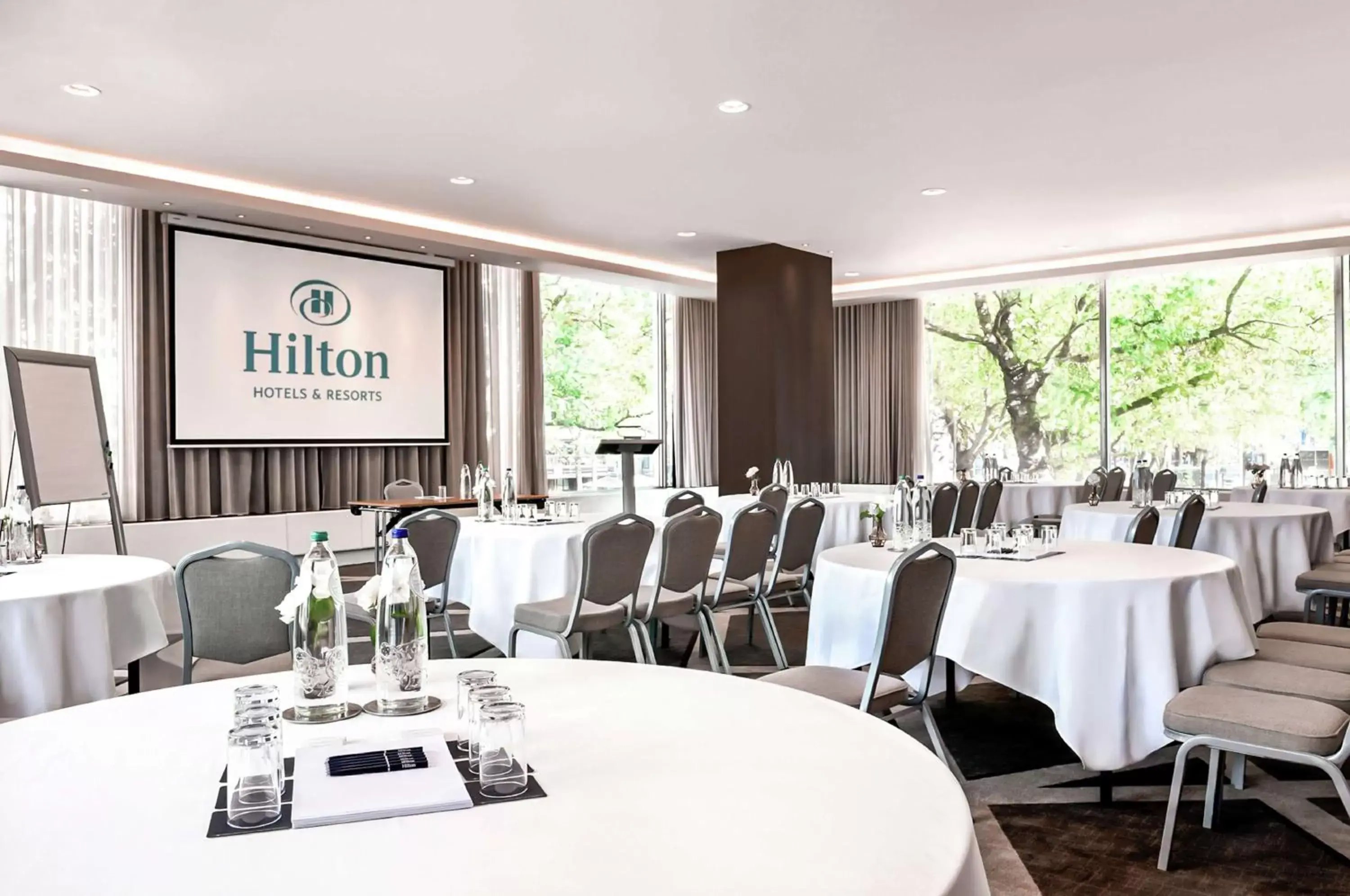 Meeting/conference room, Restaurant/Places to Eat in Hilton Rotterdam