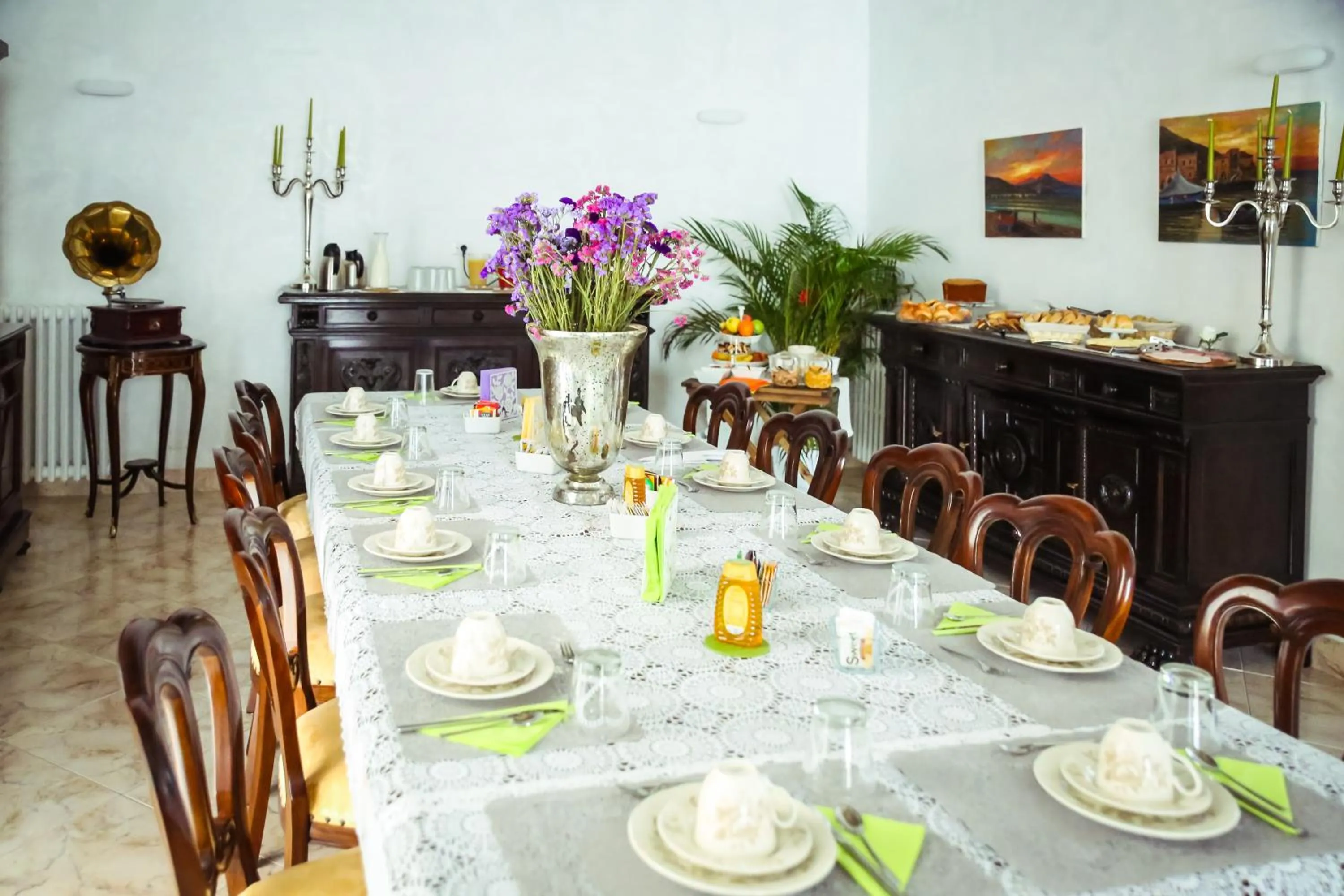 Communal lounge/ TV room in NapoliMia Boutique Hotel