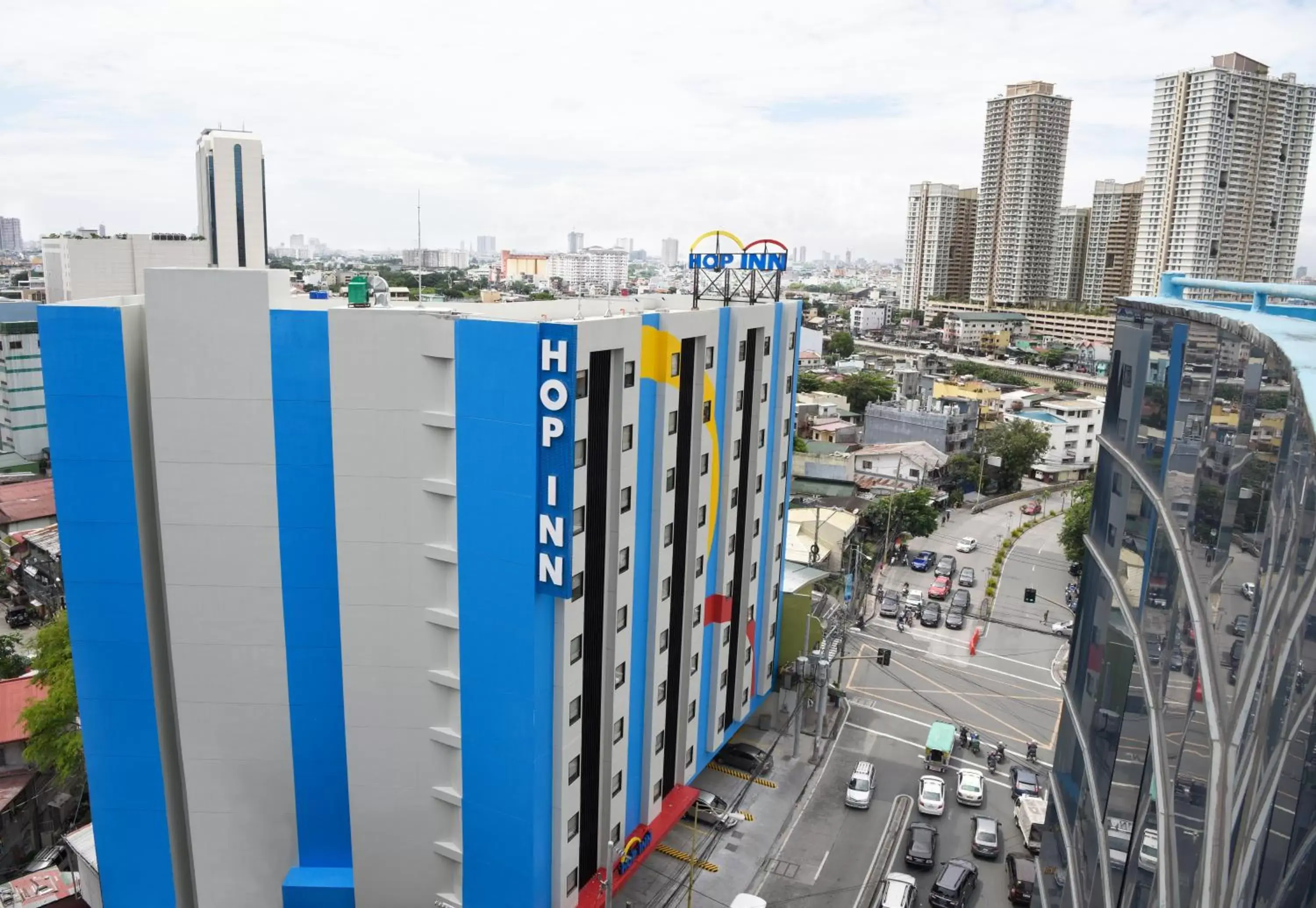 Facade/entrance in Hop Inn Hotel Makati Avenue Manila