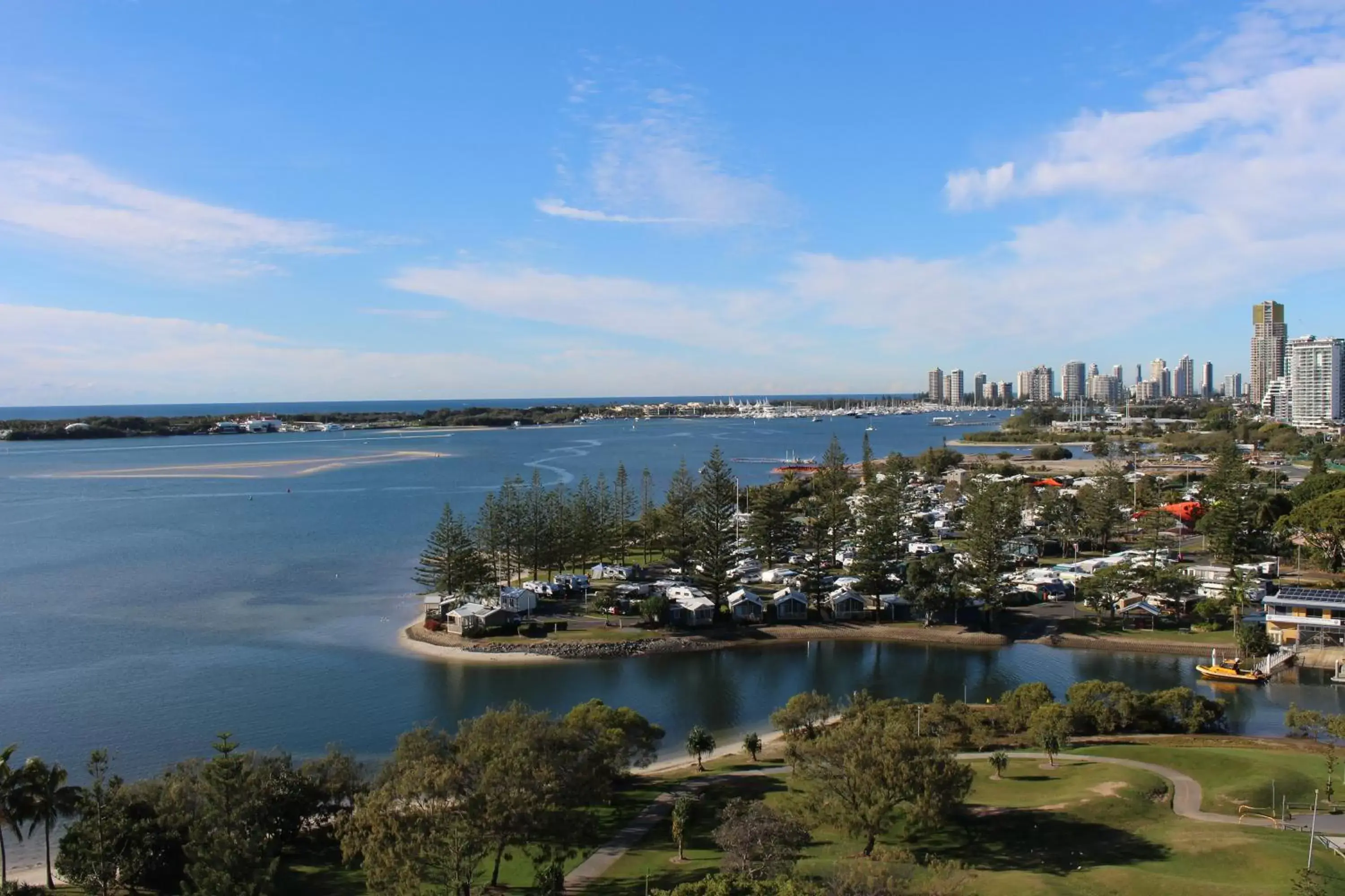 City view, Bird's-eye View in Crystal Bay On The Broadwater