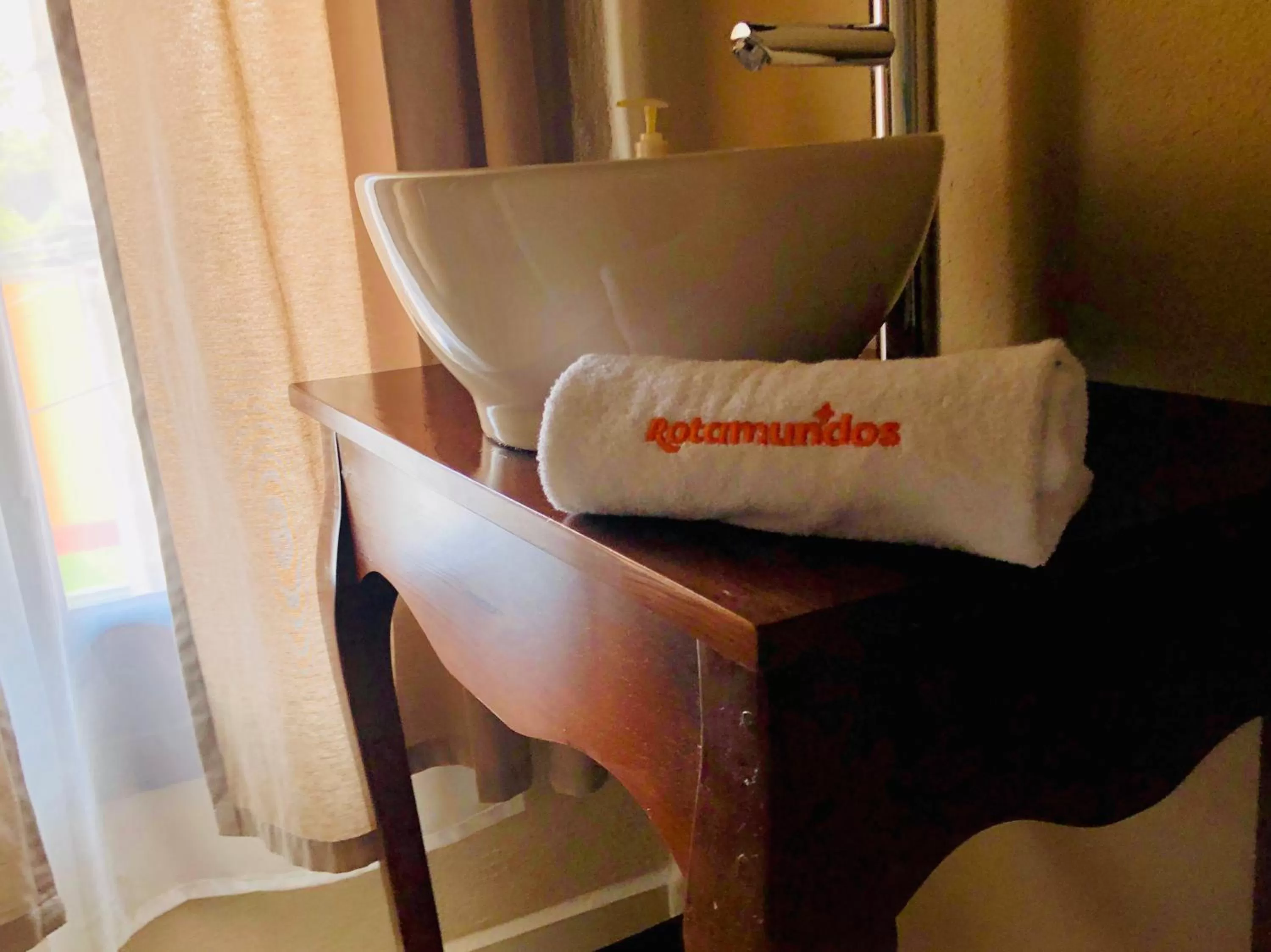 Bathroom in Hotel Carretas by Rotamundos