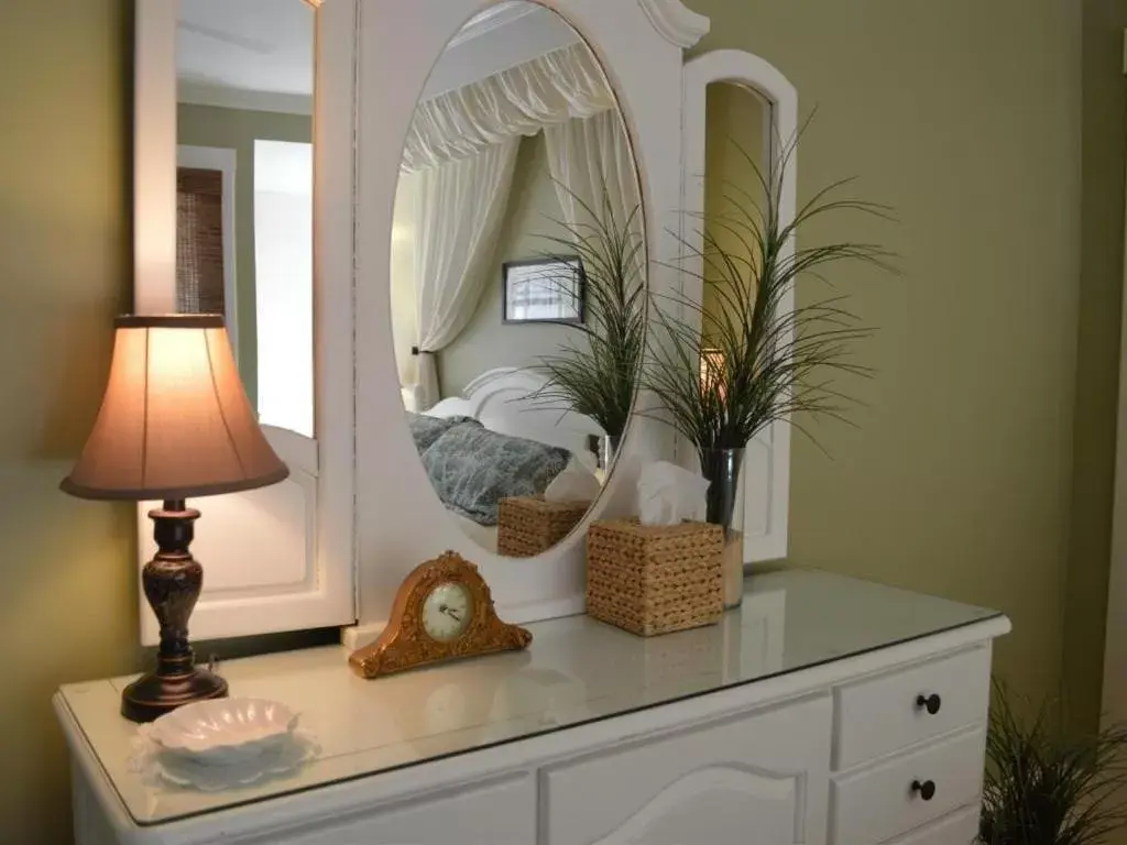 Bed in Red Rocker Inn Bed in Red Rocker Inn