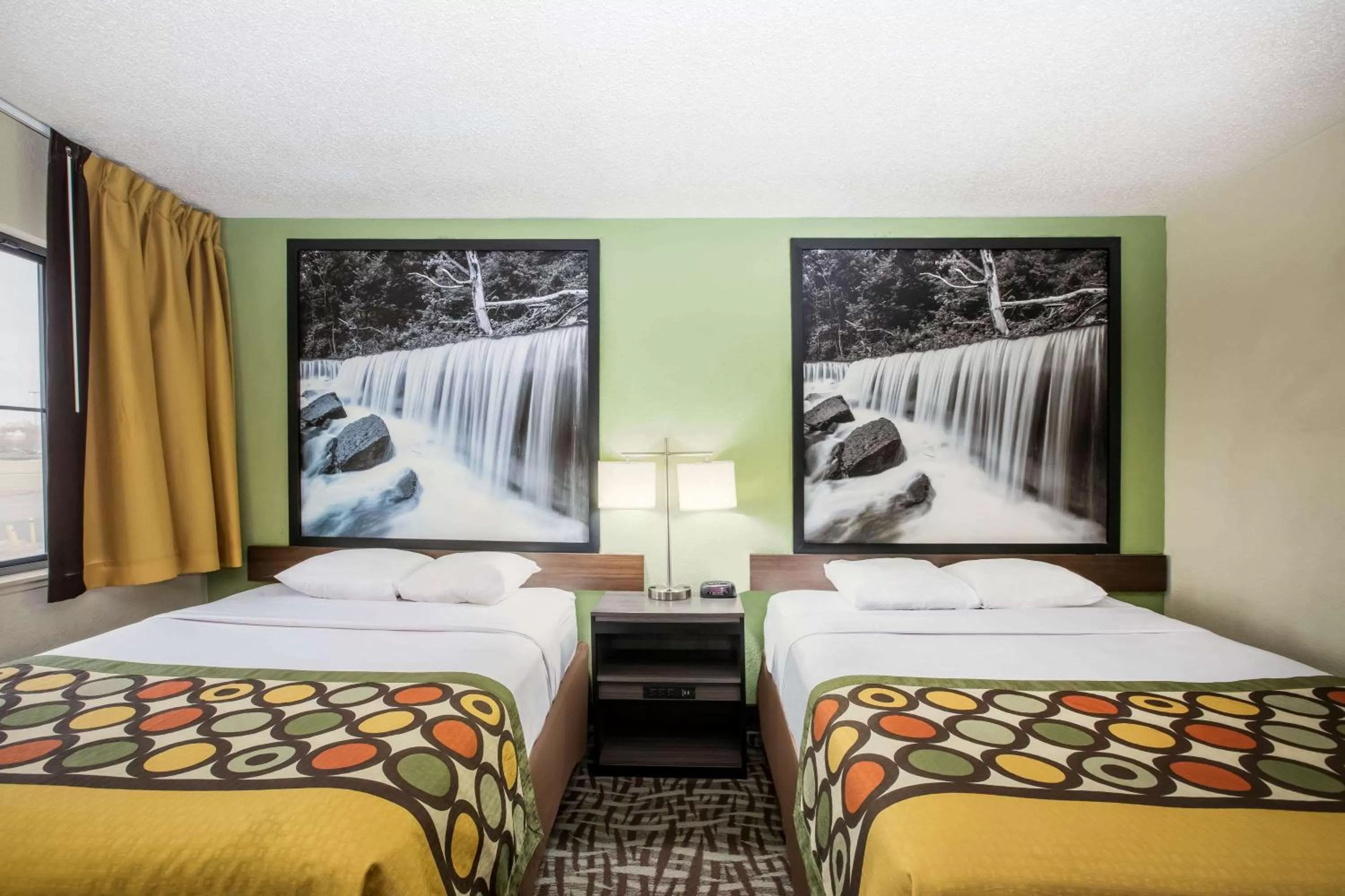 Photo of the whole room, Bed in Super 8 by Wyndham Wichita East