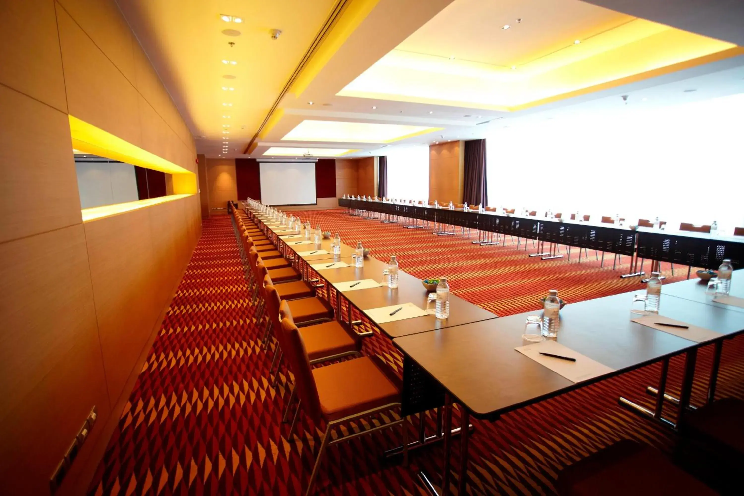 Meeting/conference room in Marriott Executive Apartments Sukhumvit Park
