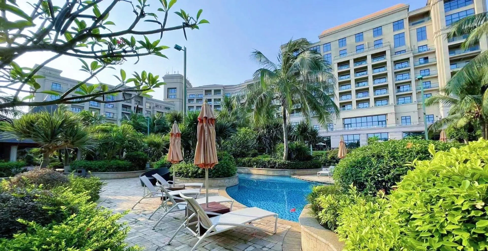 Pool view in Grand Hotel Haikou - Managed by Accor