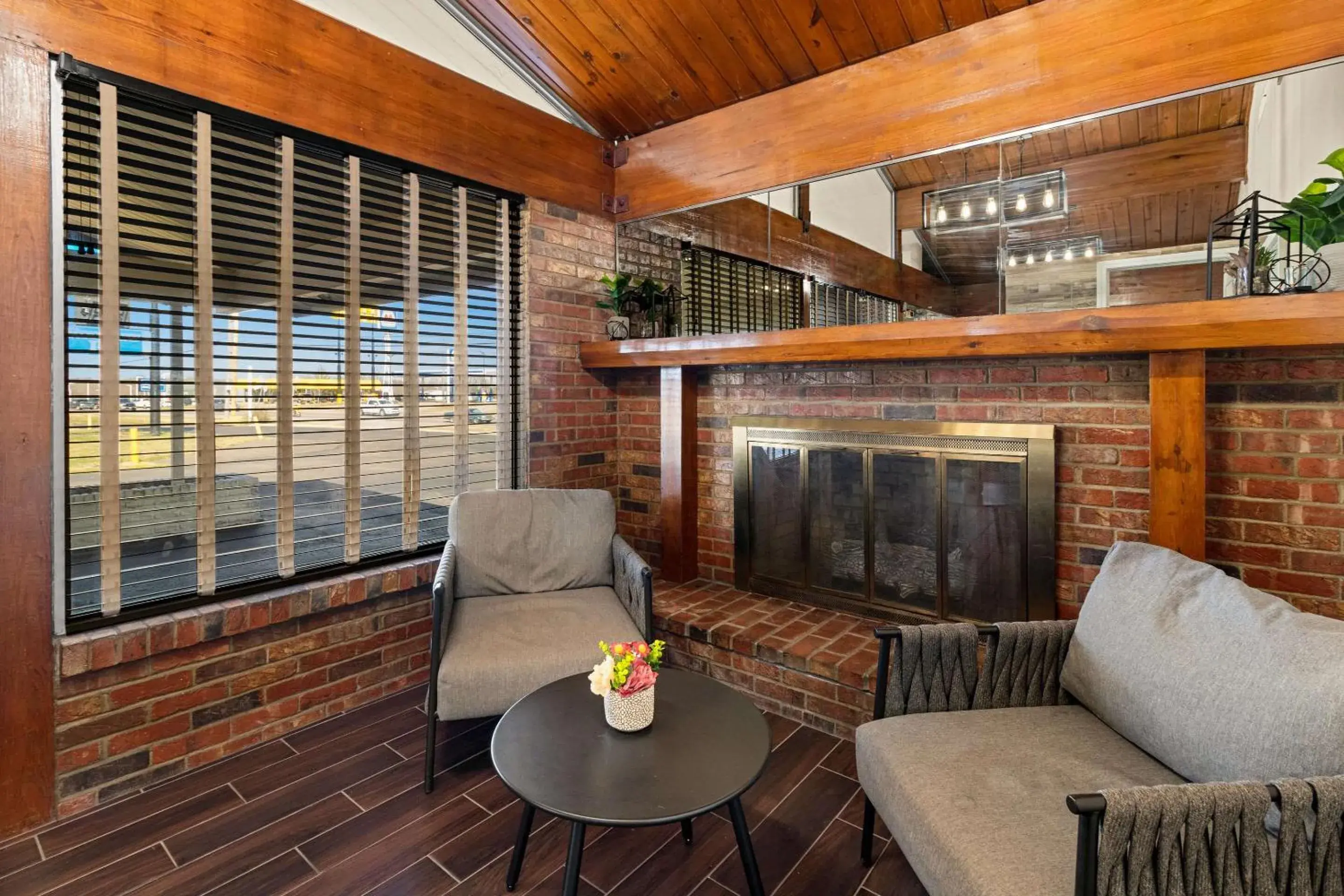 Lobby or reception, Seating Area in Rodeway Inn