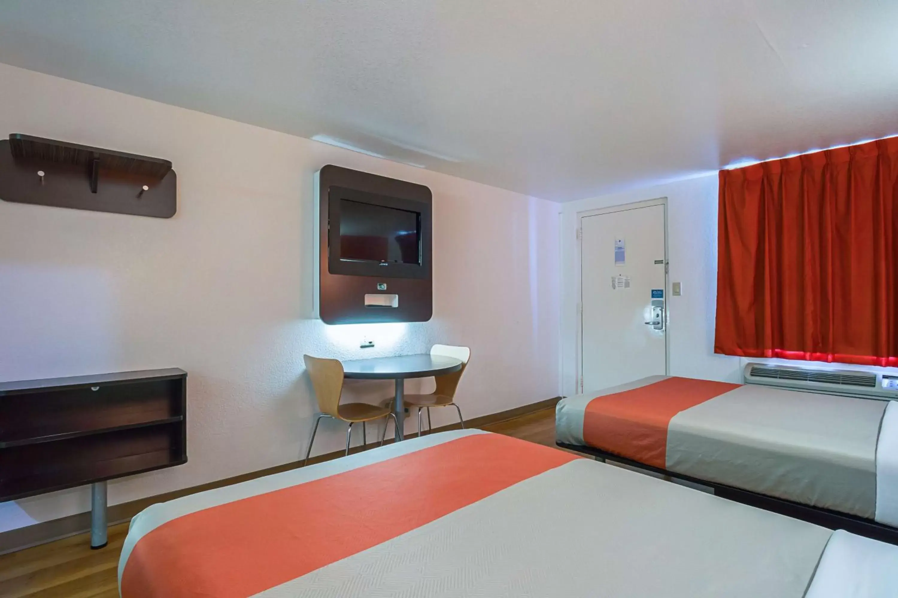 TV and multimedia, Bed in Motel 6-Round Rock, TX