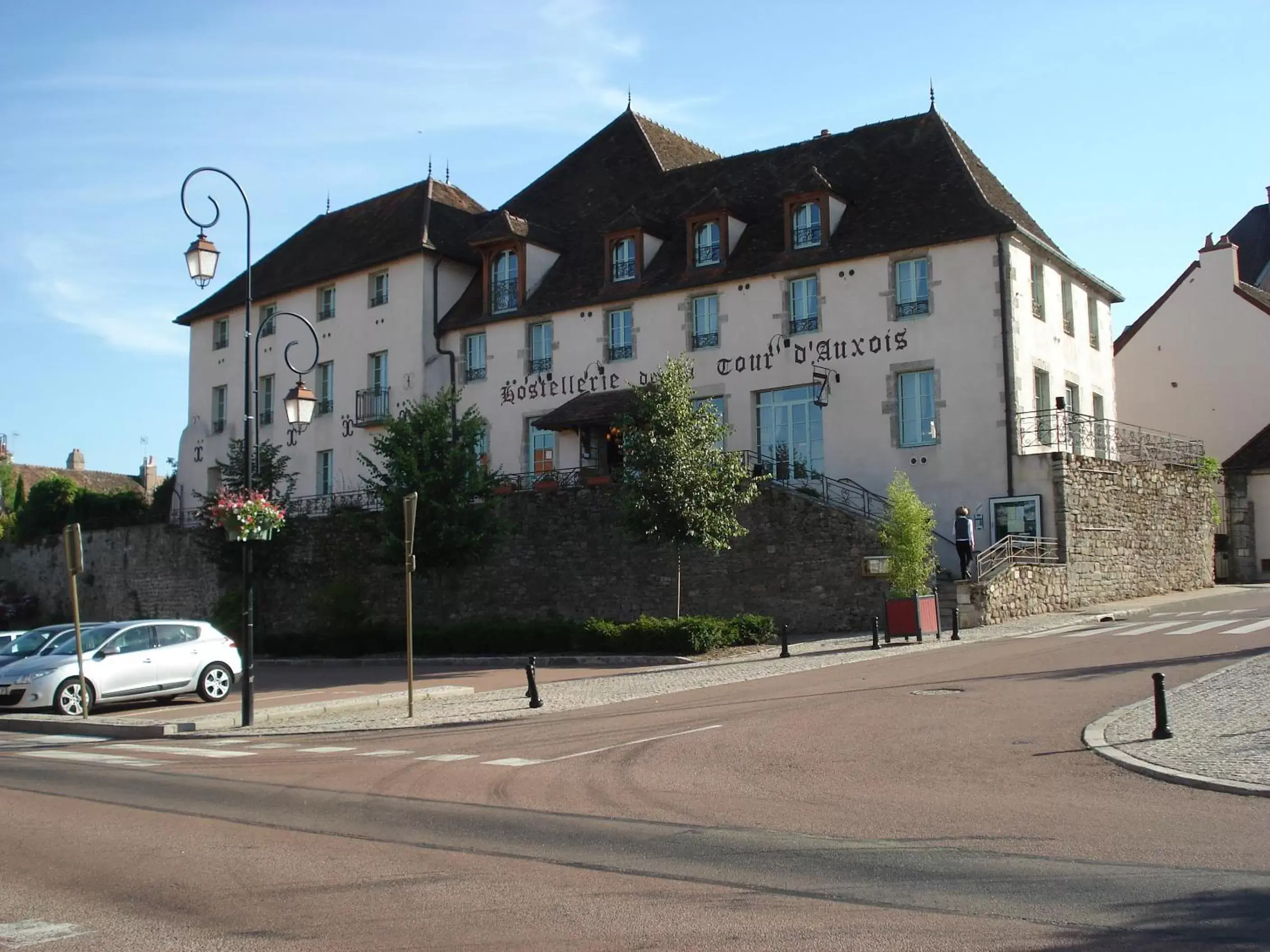 Facade/entrance, Property Building in Hostellerie de la Tour d'Auxois