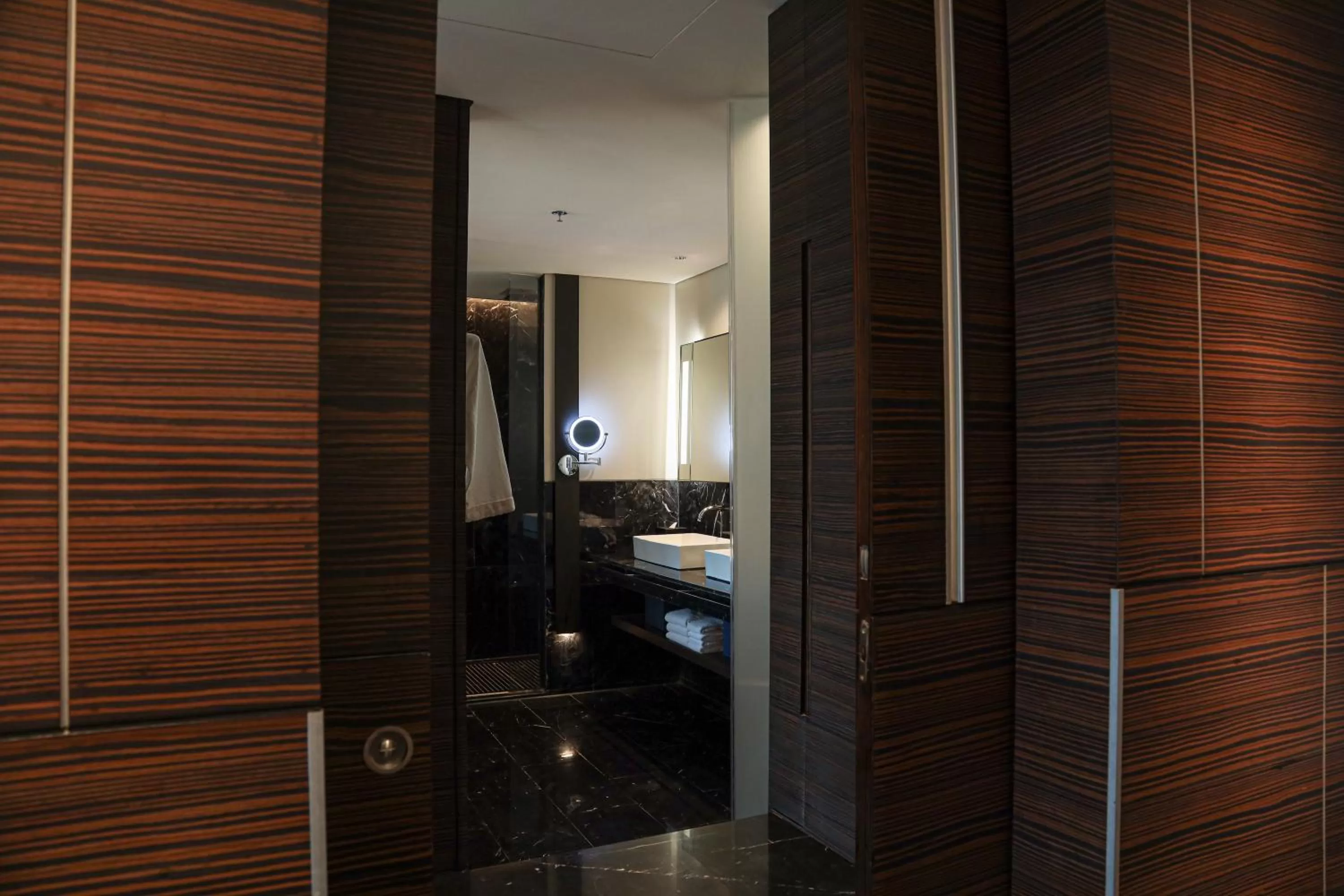 Bathroom, Bed in Le Meridien Bangkok