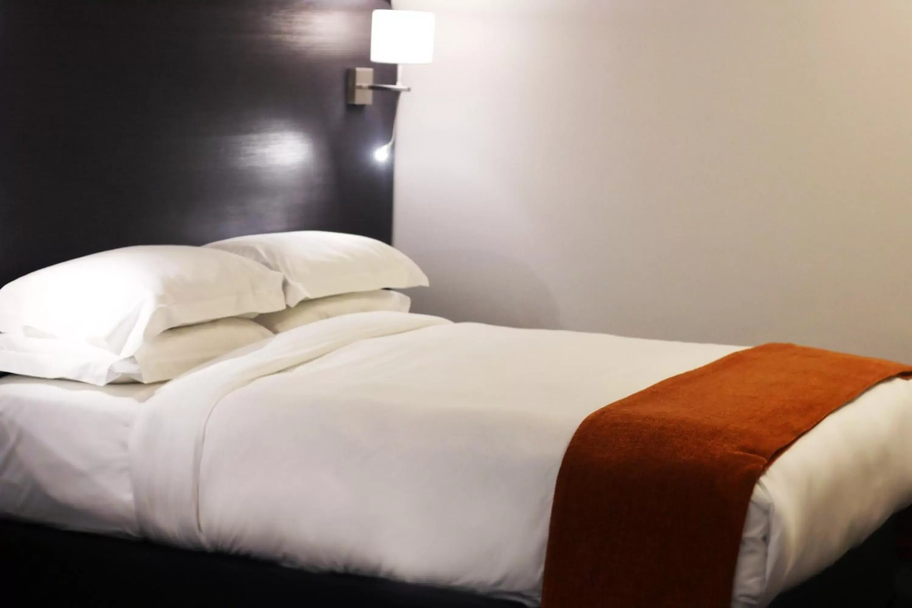 Bedroom, Bed in Signature Lux Hotel by ONOMO, Waterfront