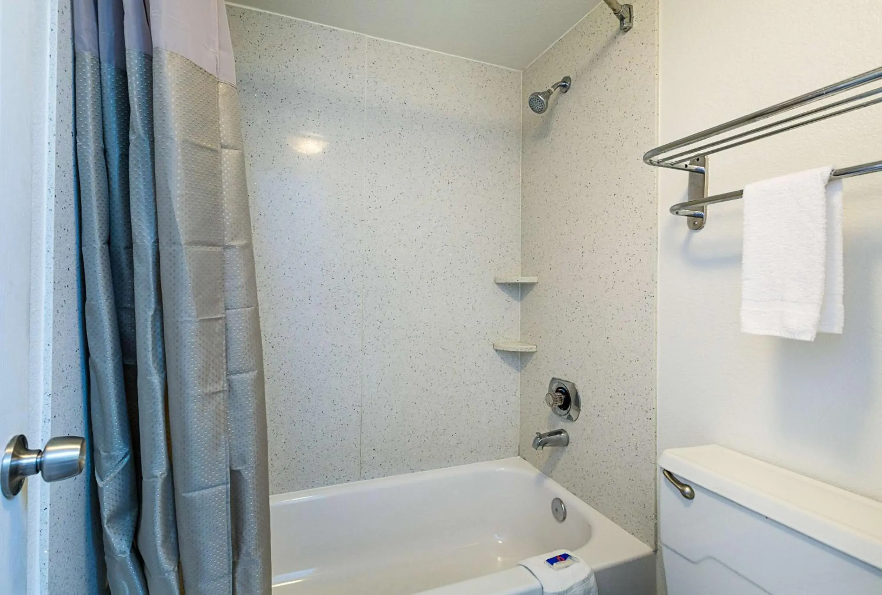 Shower, Bathroom in Motel 6-Dallas, TX - Market Center