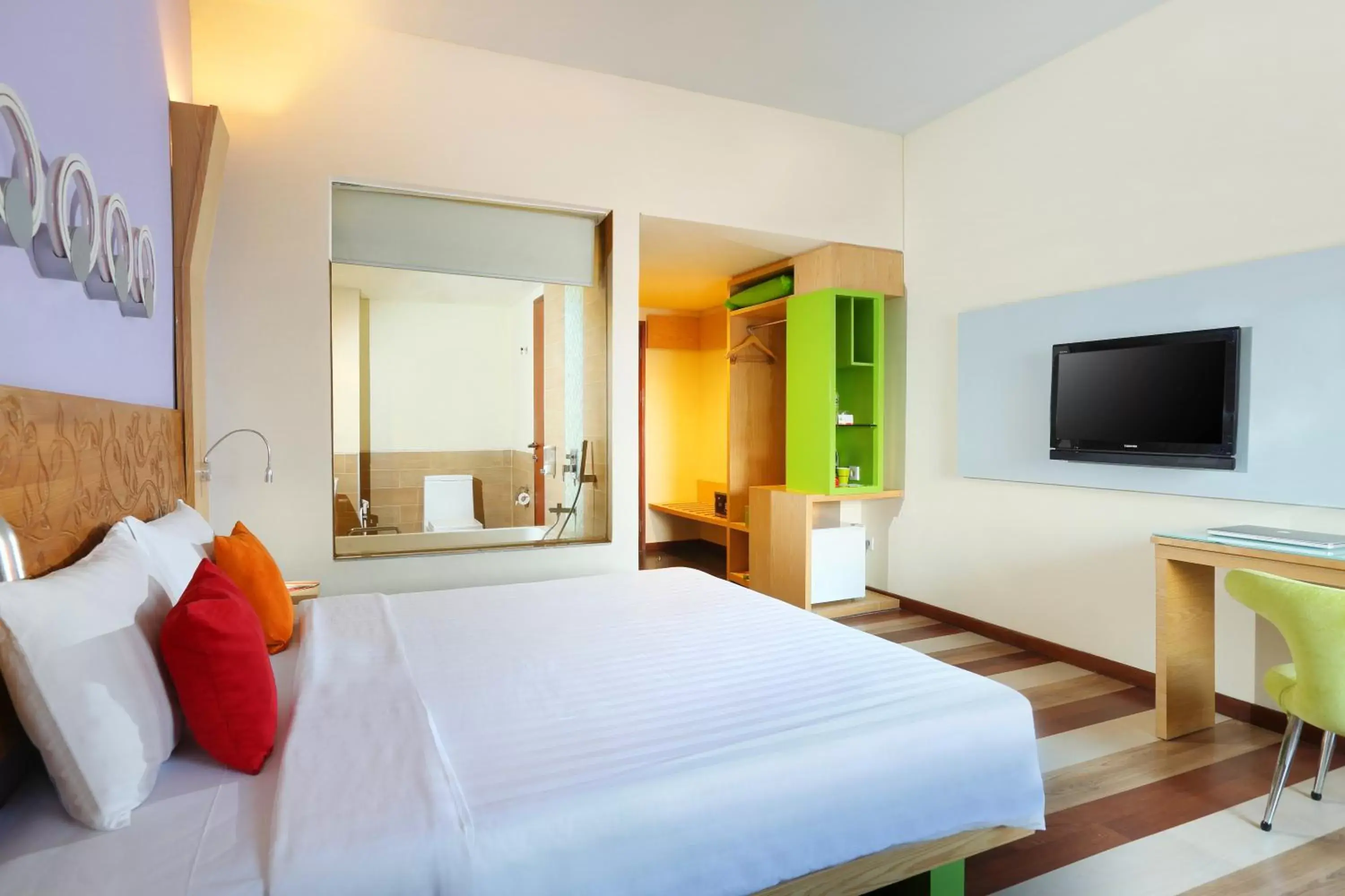 Deluxe Queen Room in ibis Styles Yogyakarta