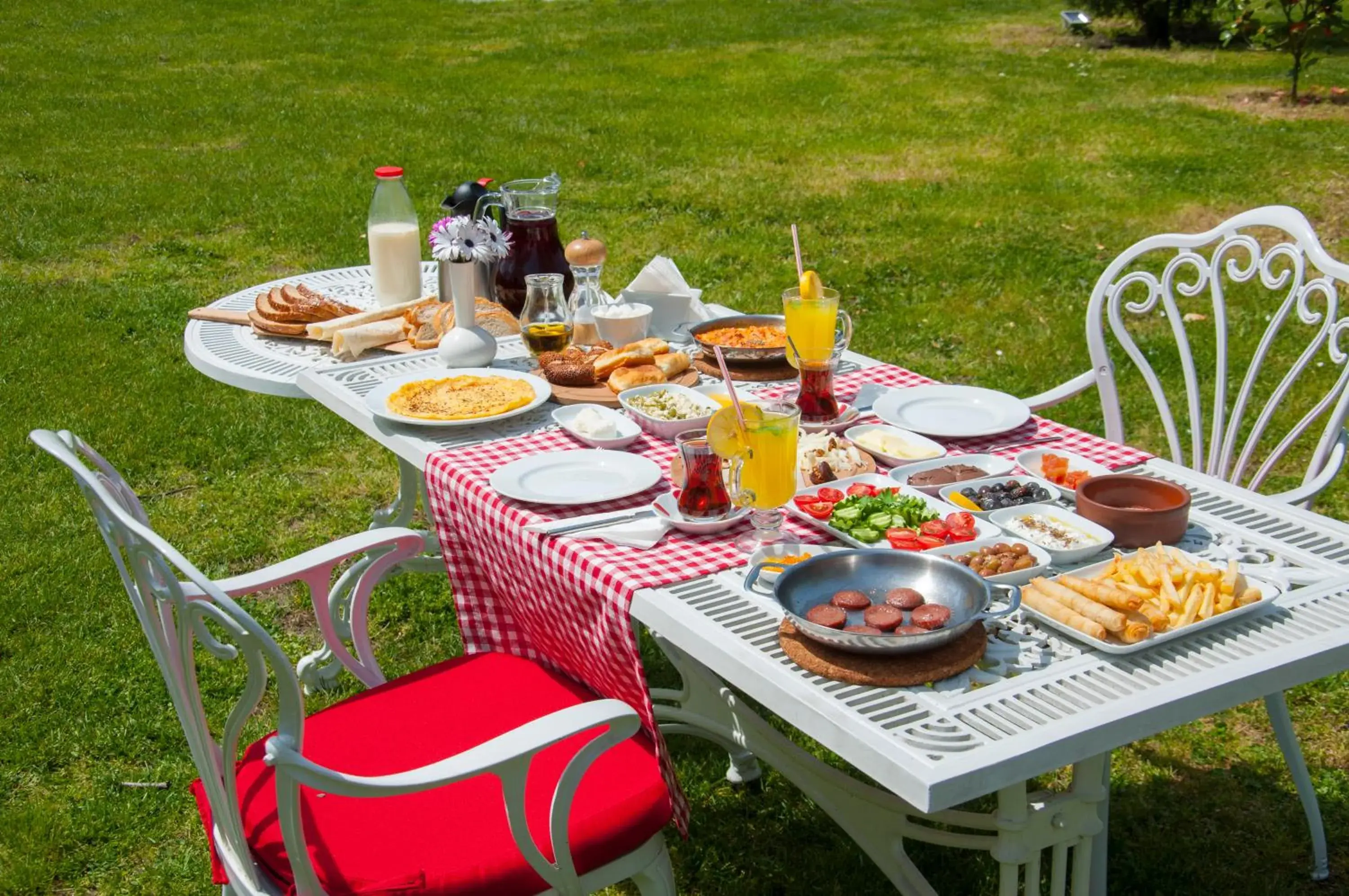 Spring in Villa Kirkpinar Sapanca Spring in Villa Kirkpinar Sapanca