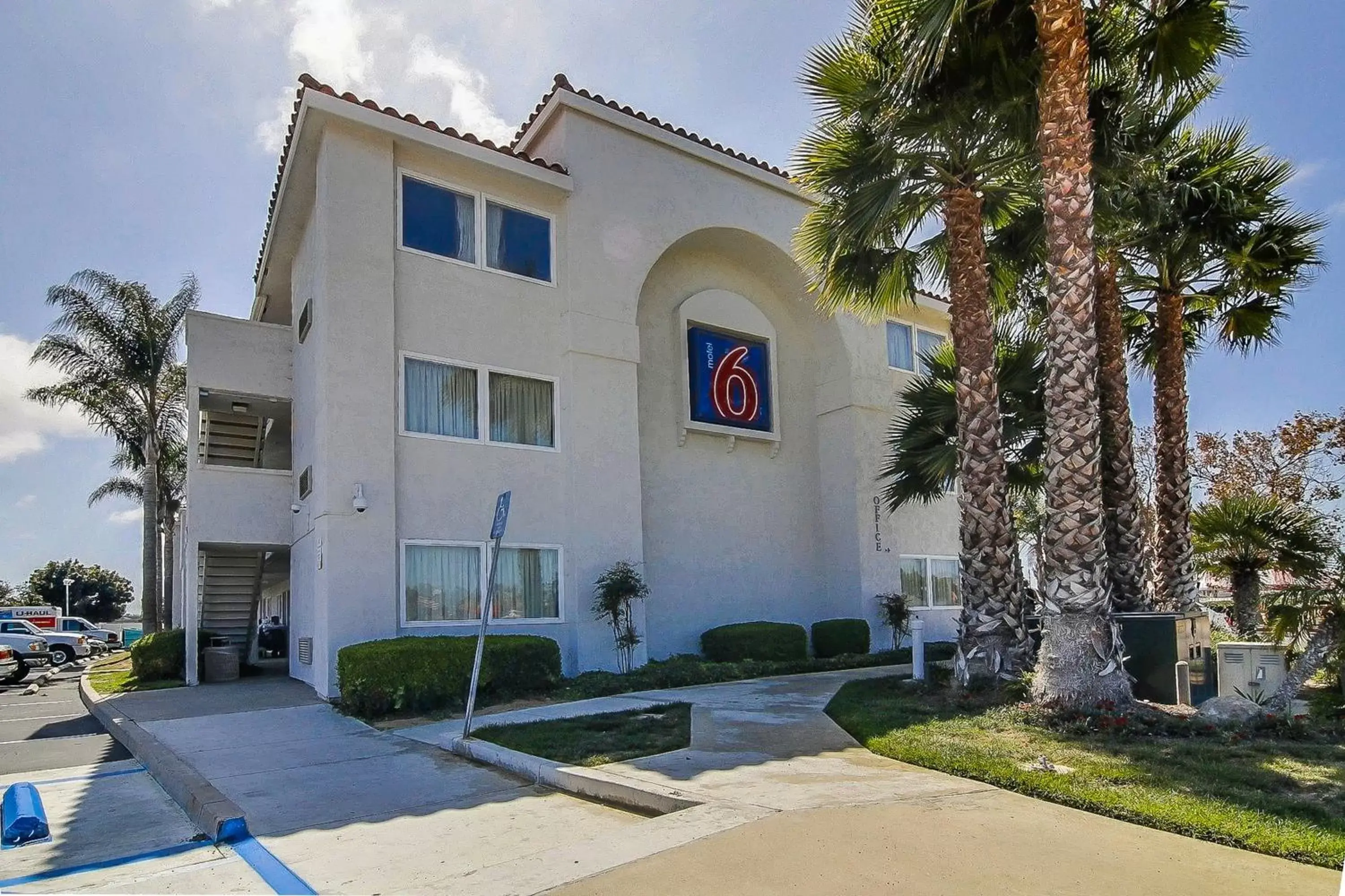 Facade/entrance in Motel 6-Ventura, CA - South Facade/entrance in Motel 6-Ventura, CA - South