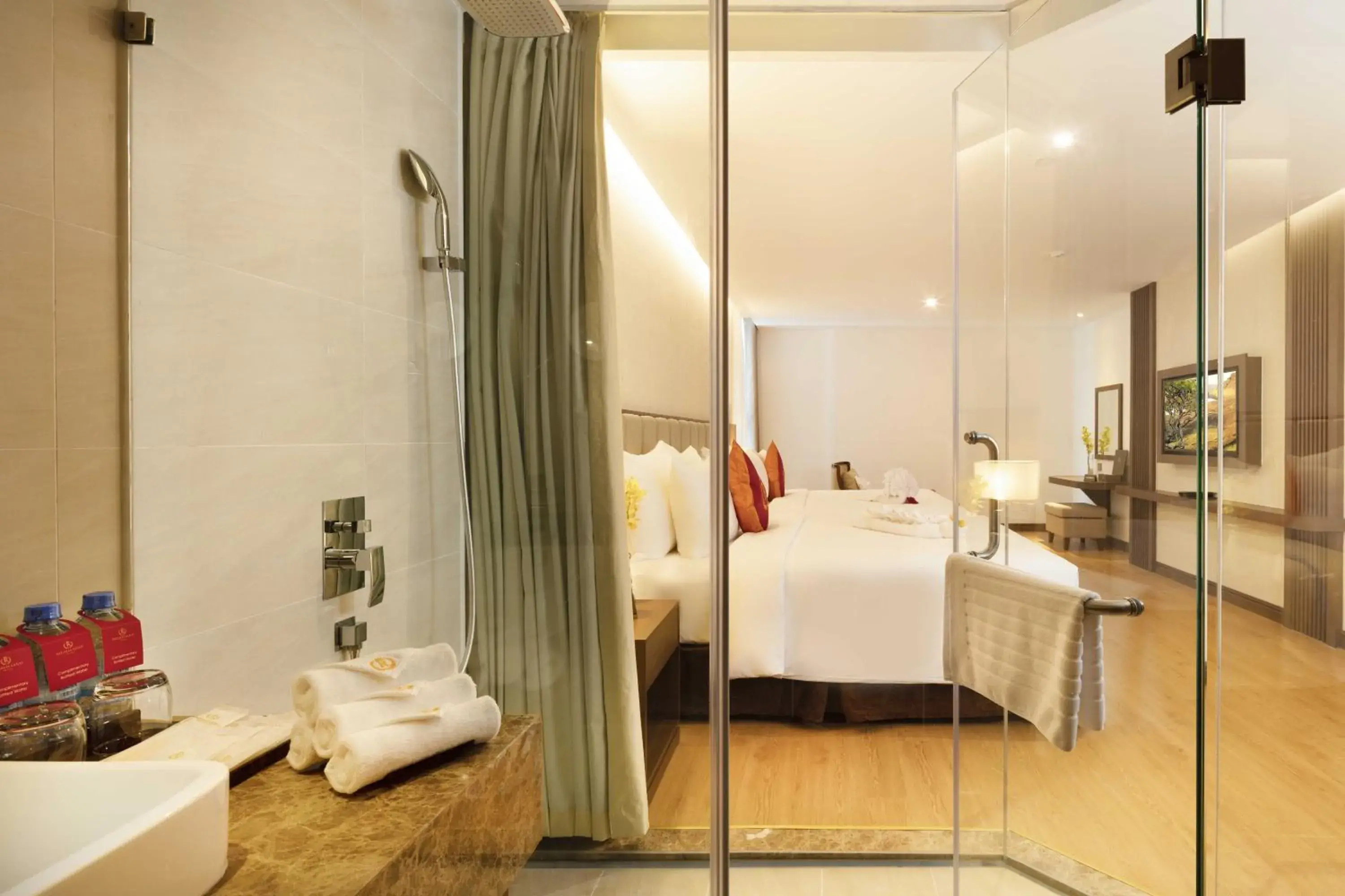 Bed, Bathroom in Regalia Gold Hotel