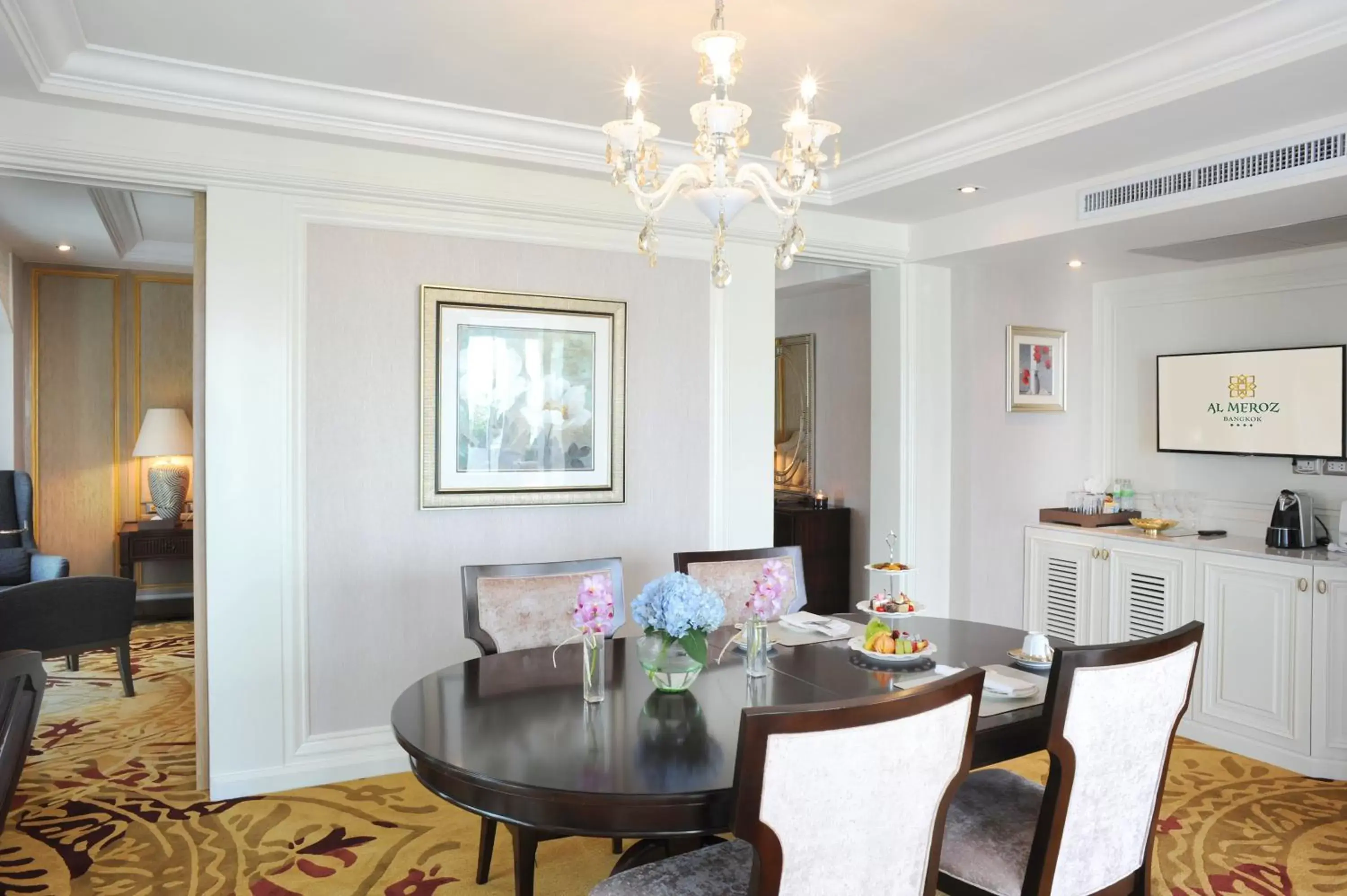 Dining area in Al Meroz Hotel Bangkok - The Leading Halal Hotel Dining area in Al Meroz Hotel Bangkok - The Leading Halal Hotel