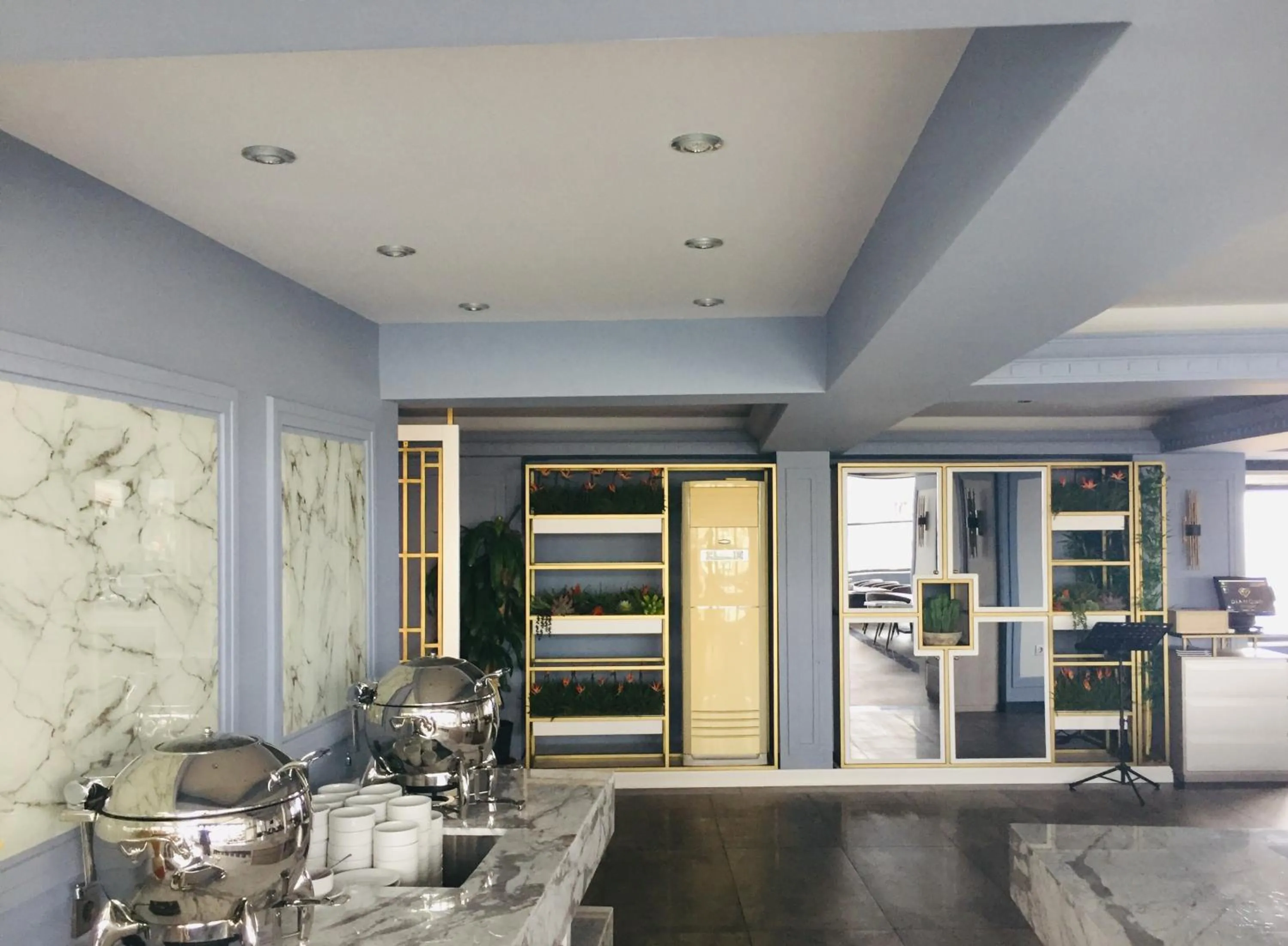 Buffet breakfast in Grand Washington Hotel