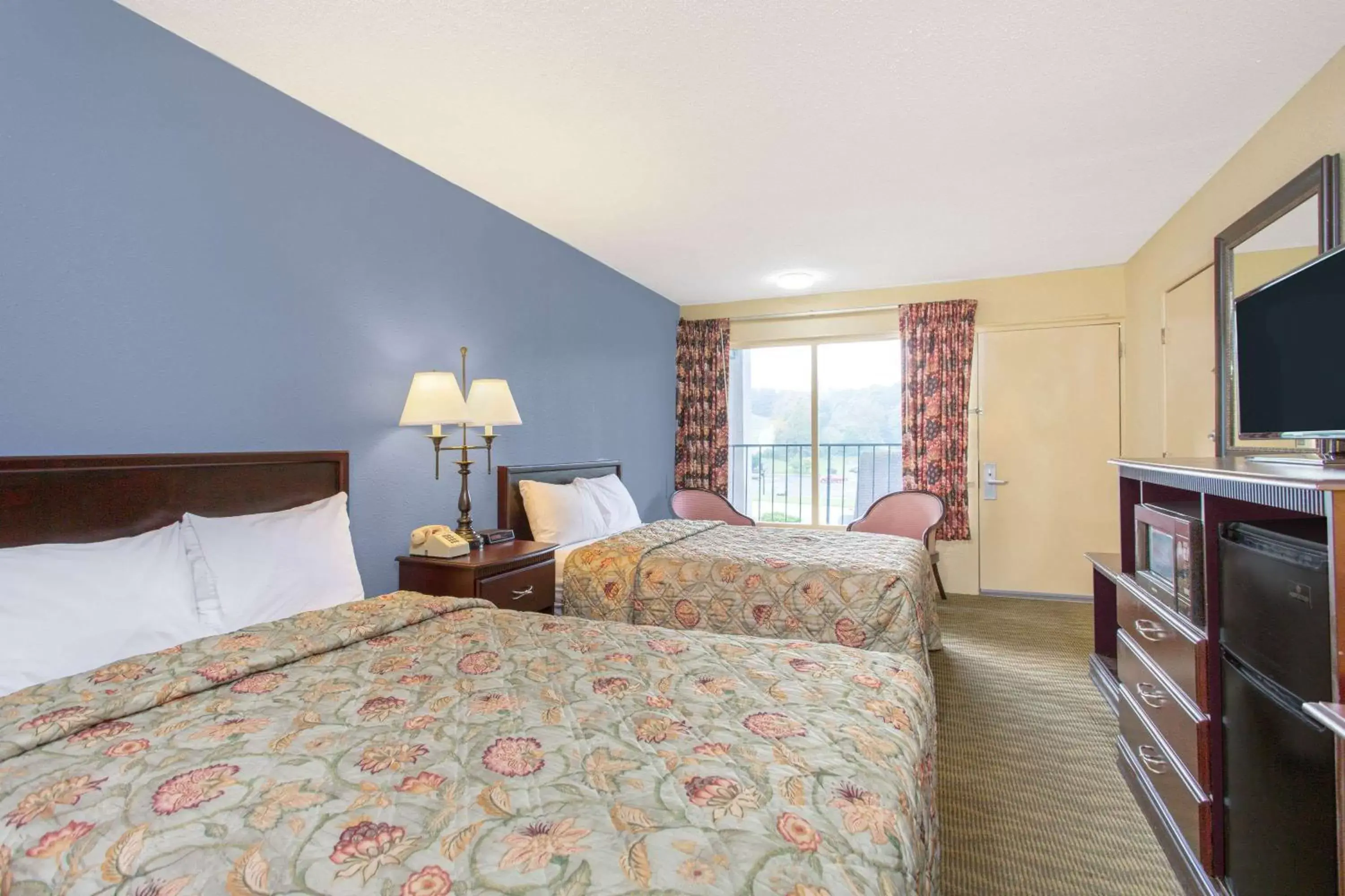 Photo of the whole room in Days Inn by Wyndham Lexington