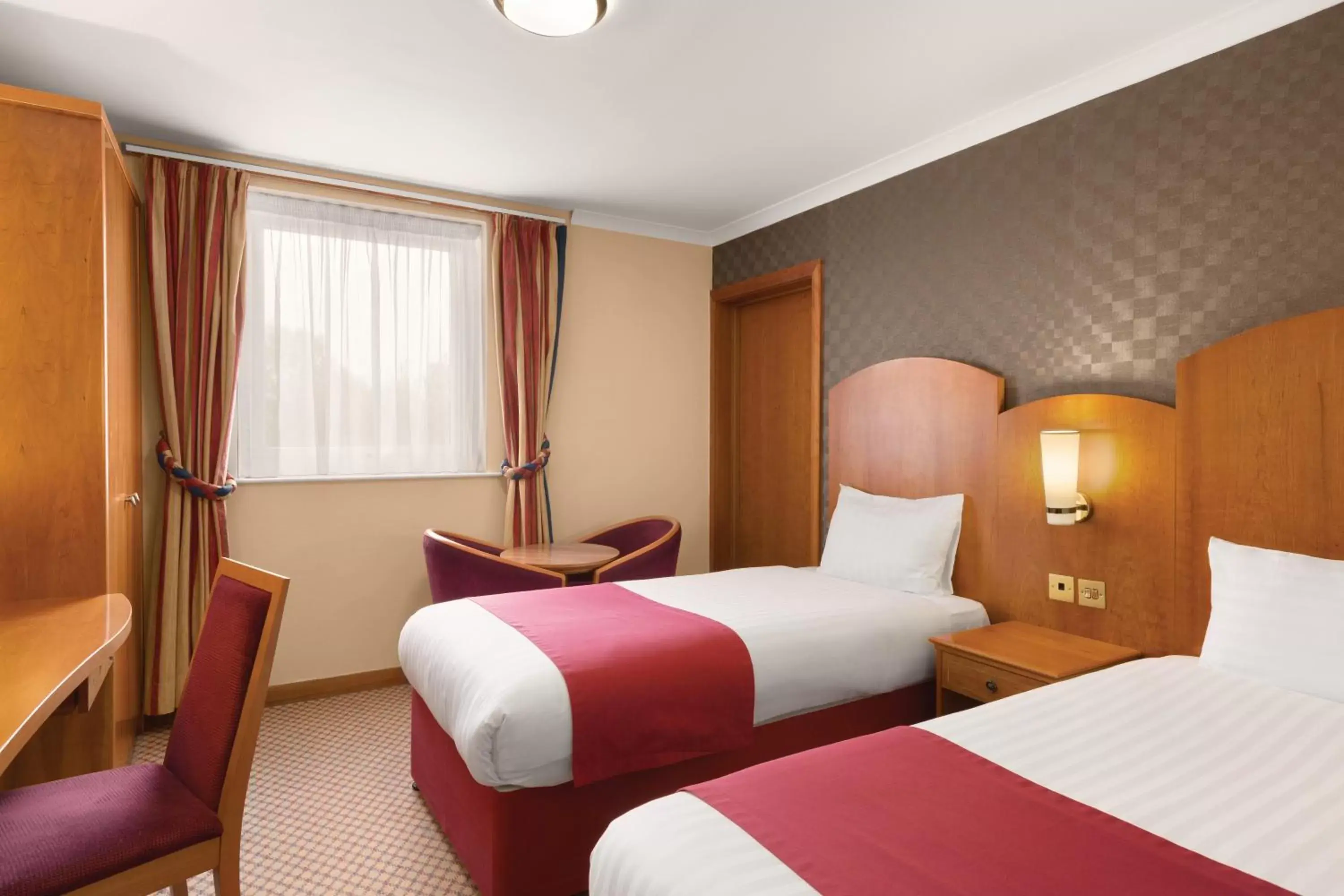 Bed in Savera Hotel South Ruislip