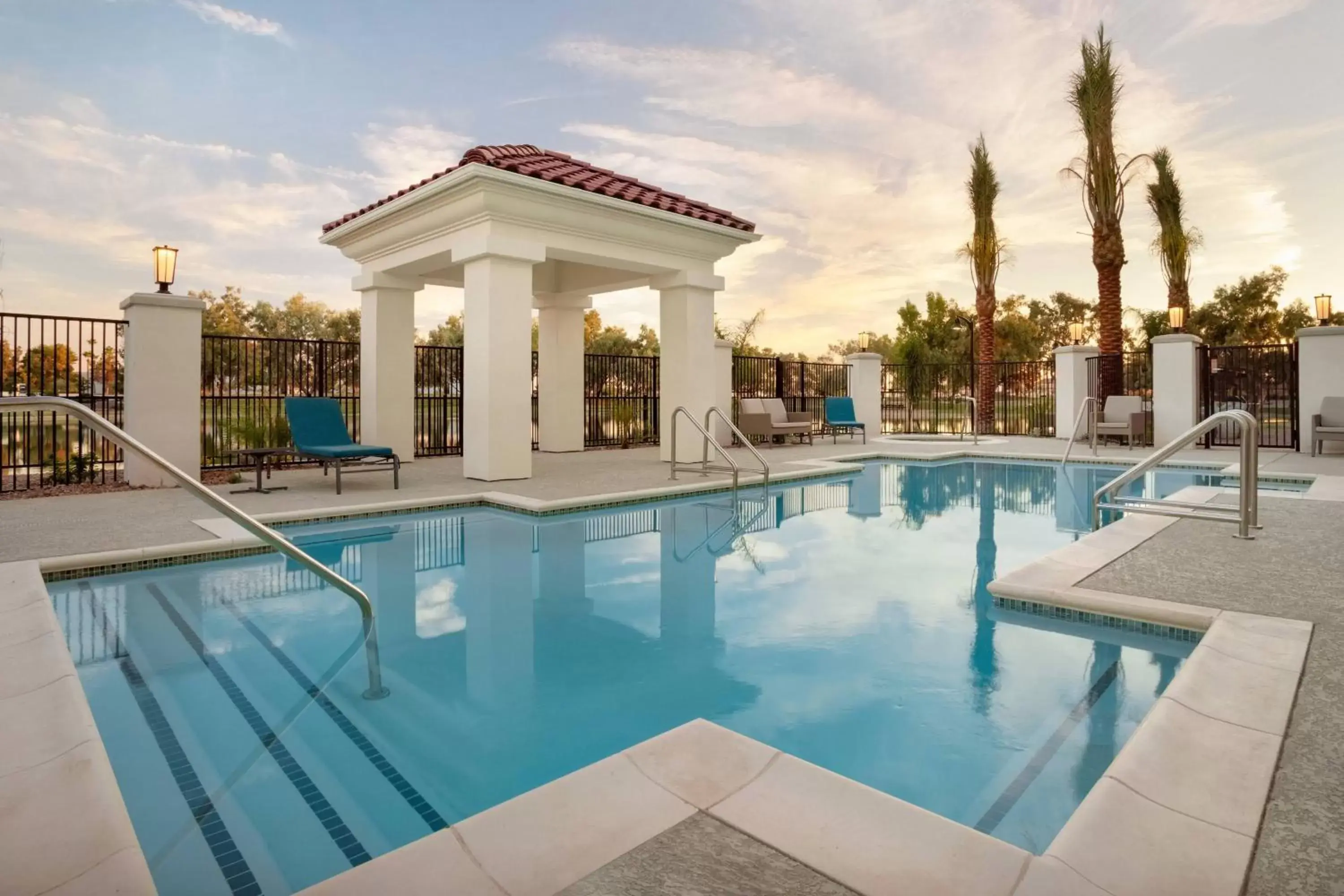 Swimming Pool in Residence Inn by Marriott Phoenix Chandler/South