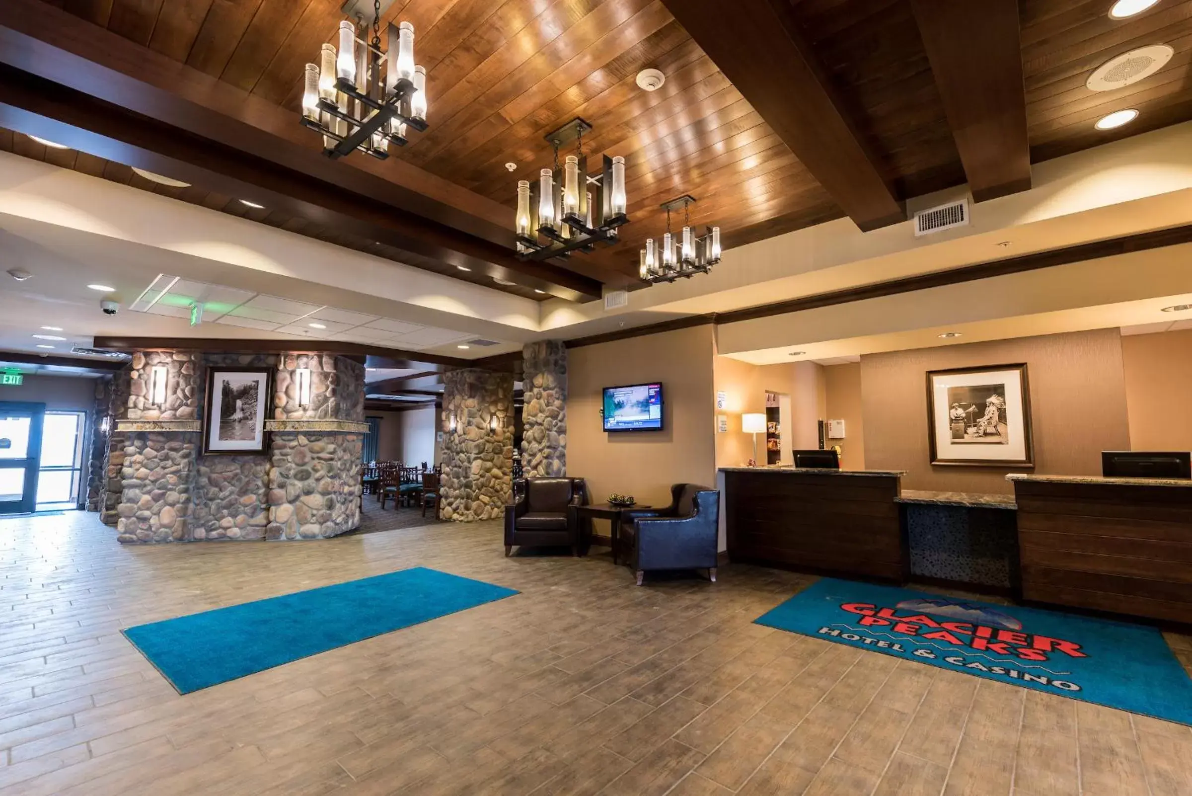 Lobby or reception, Lobby/Reception in Glacier Peaks Hotel