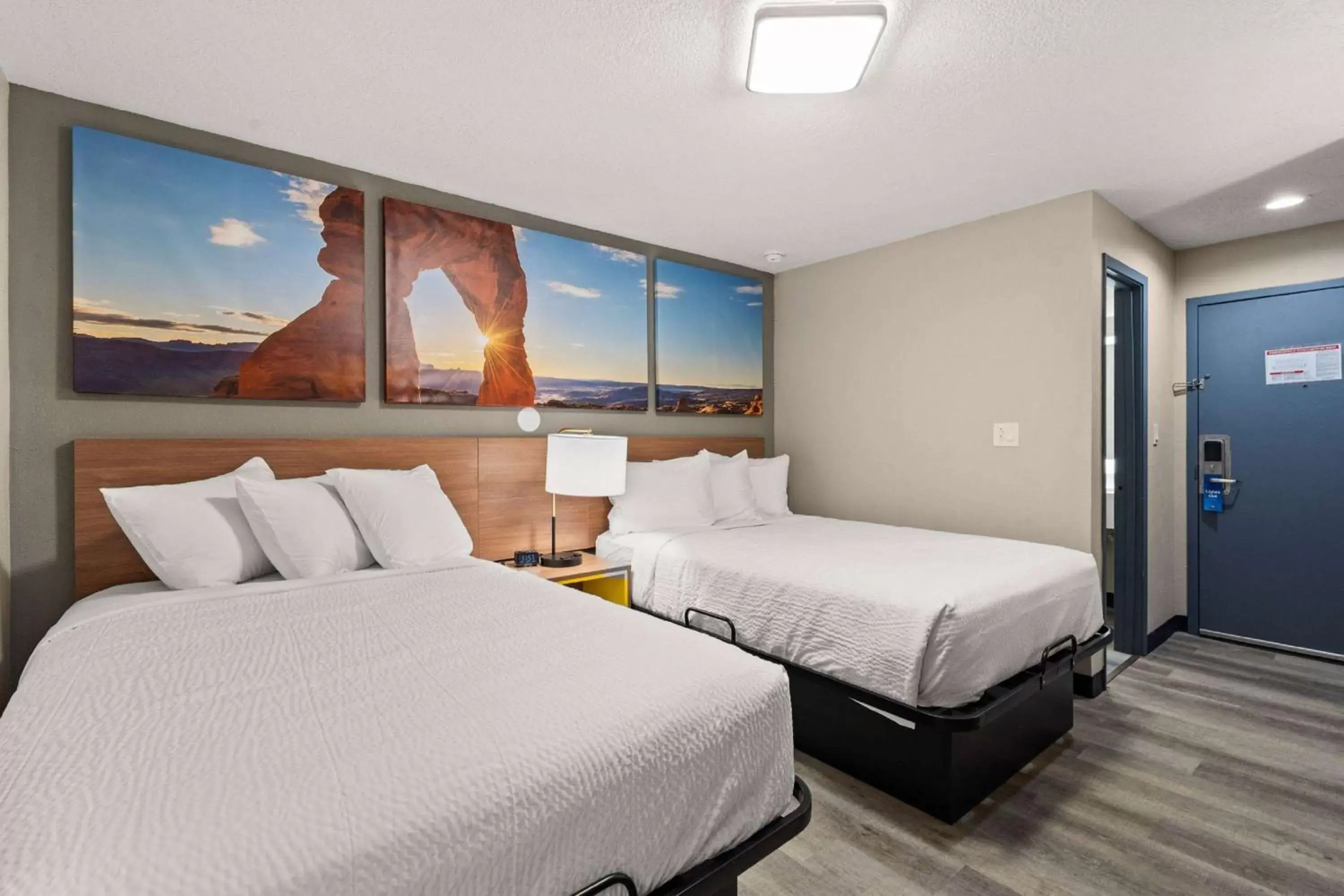 Photo of the whole room, Bed in Days Inn by Wyndham Albuquerque I-25