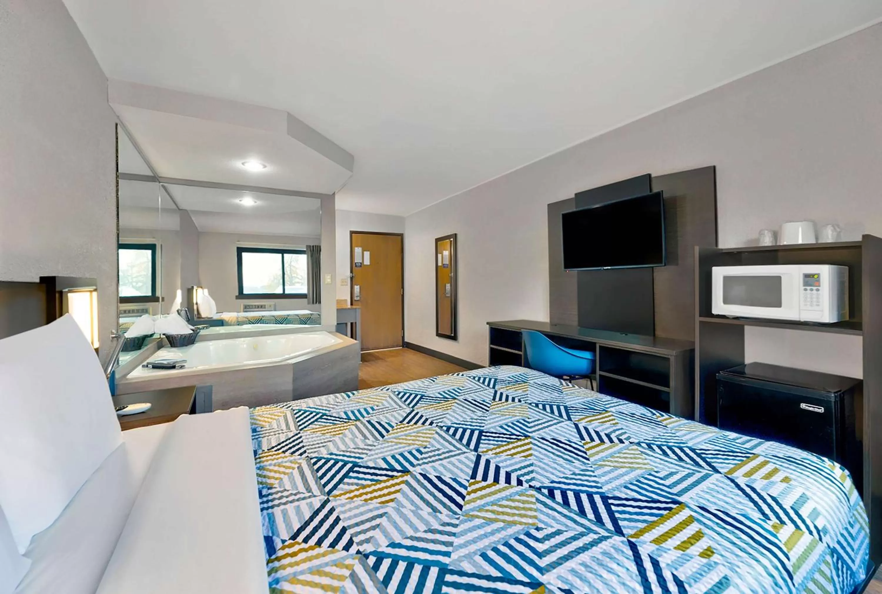 Bedroom, Bed in Motel 6-Cedar Rapids, IA - Airport