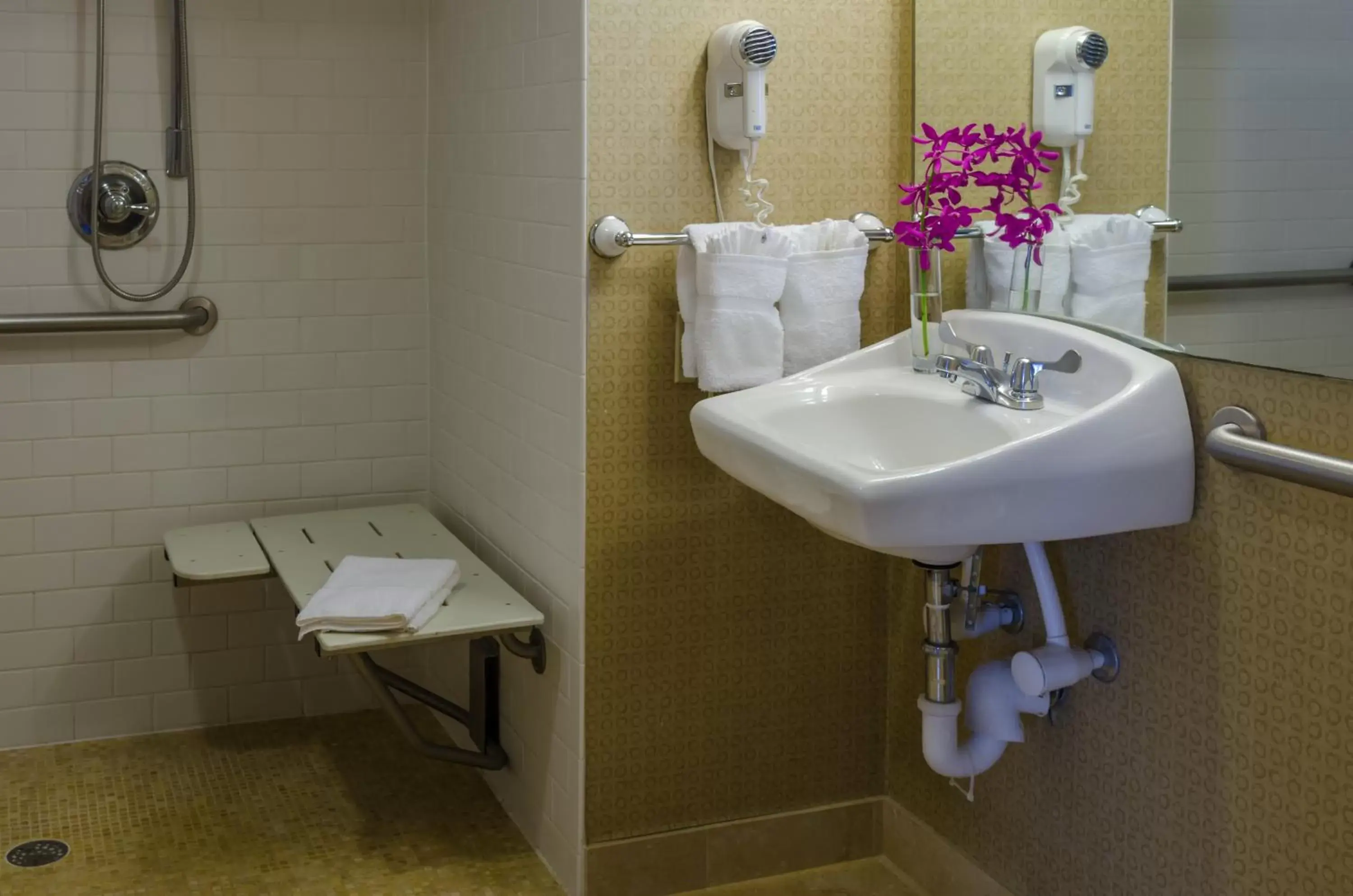 Bathroom in Beacon Hotel & Corporate Quarters