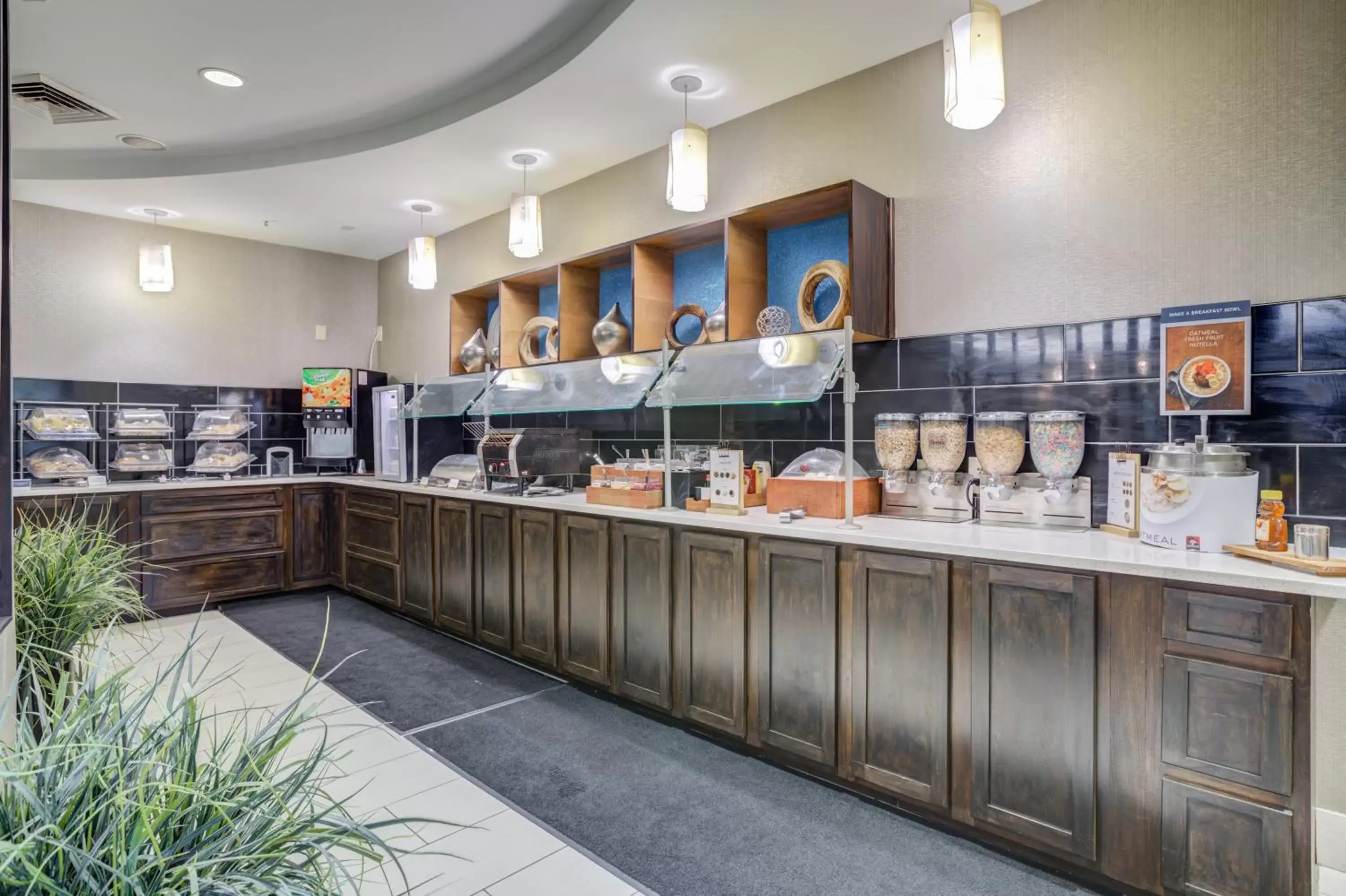 Buffet breakfast, Restaurant/Places to Eat in SpringHill Suites Gainesville