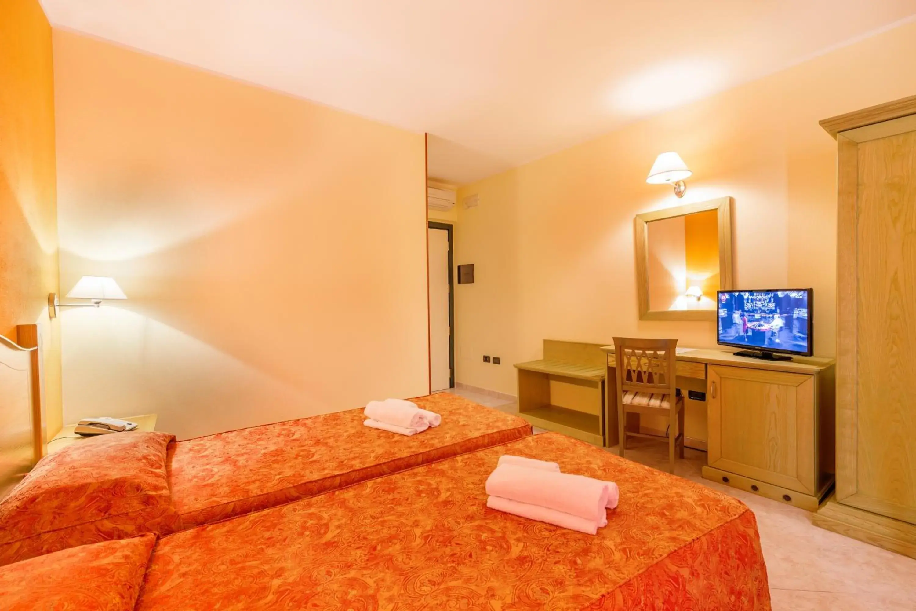 Photo of the whole room, Room Photo in Hotel Rosa dei Venti