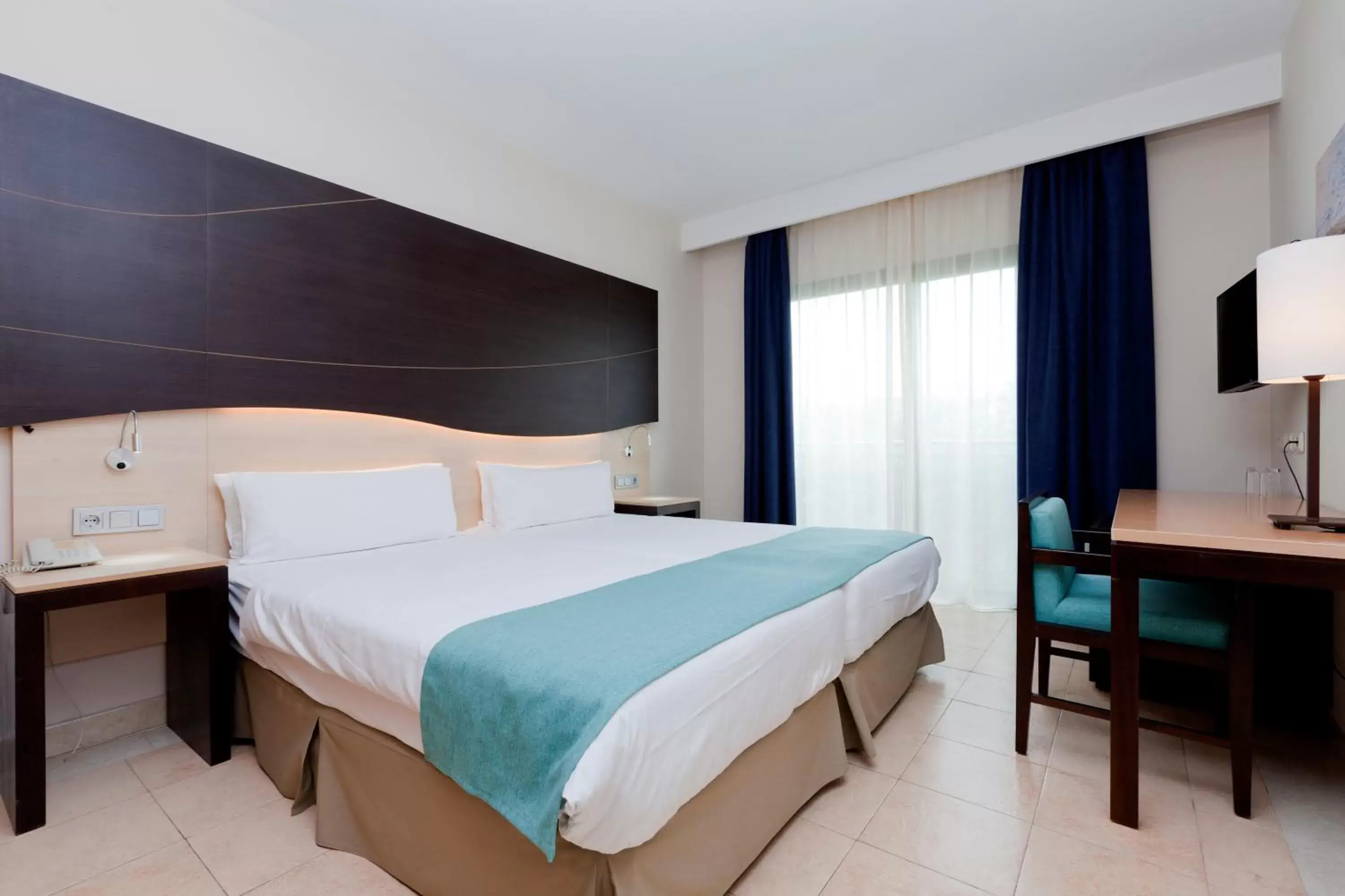 Bedroom, Bed in Impressive Playa Granada Golf