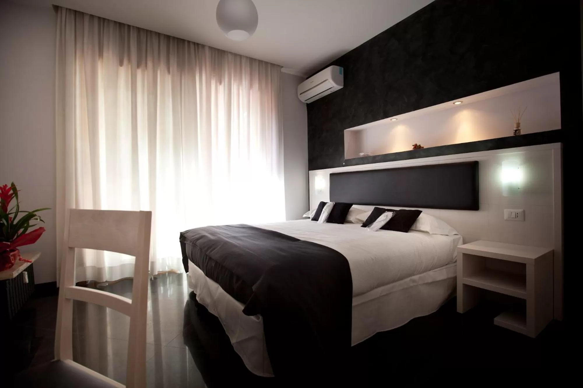 Photo of the whole room, Bed in Heart of Rome Rooms