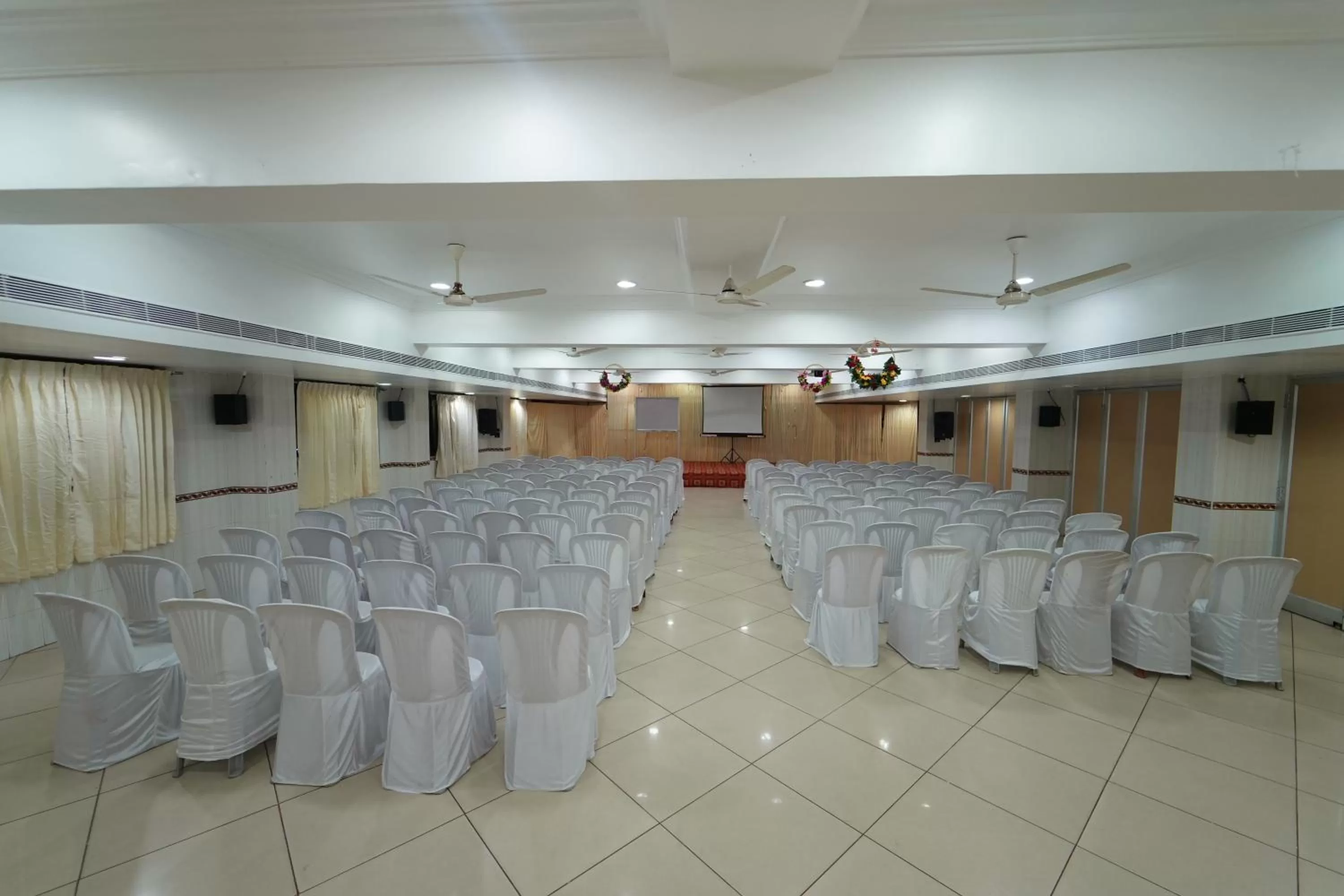 Banquet/Function facilities in Hotel Palmyra Grand Inn