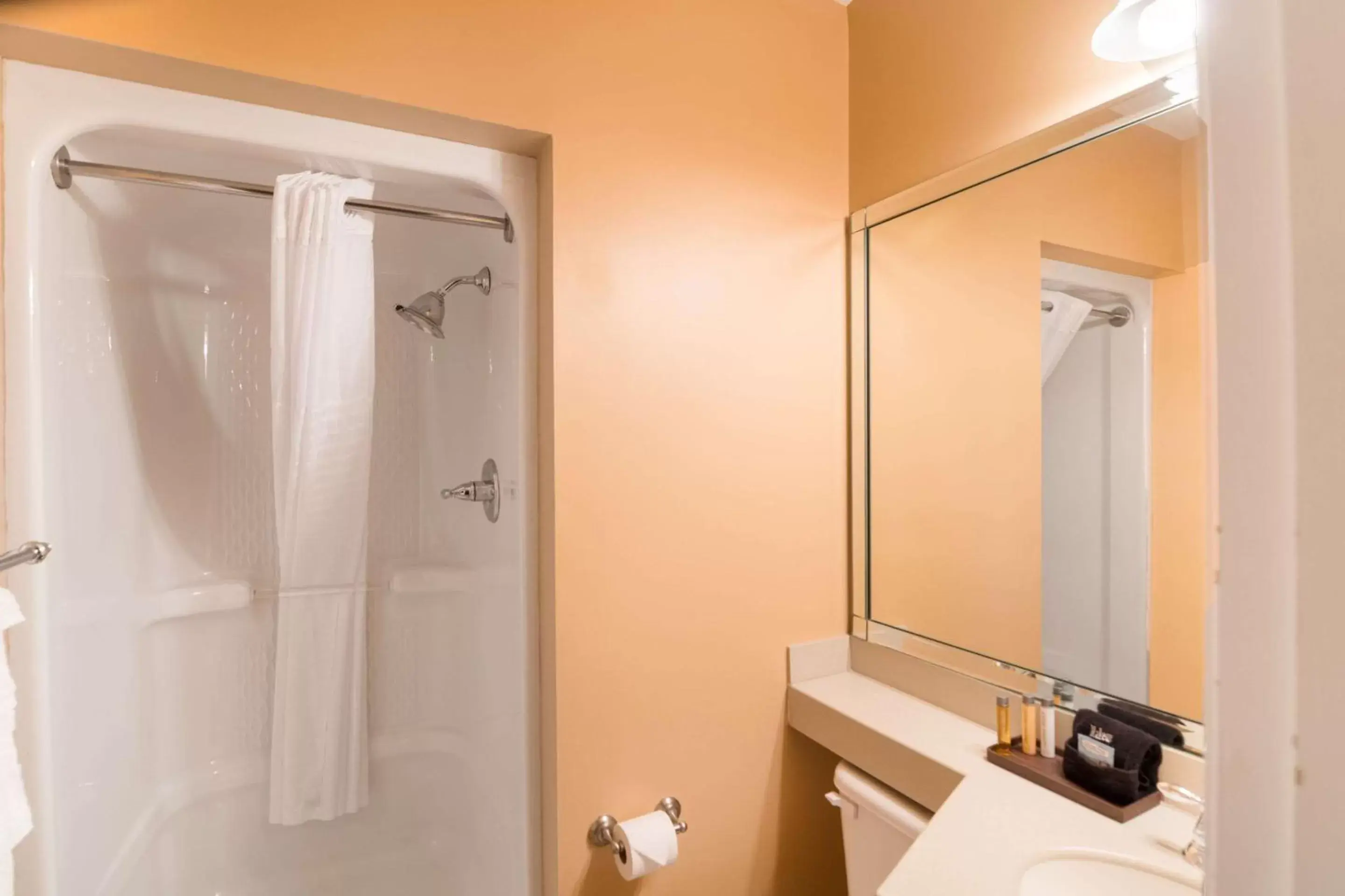 Bathroom in The Port Inn and Cottages, Ascend Hotel Collection
