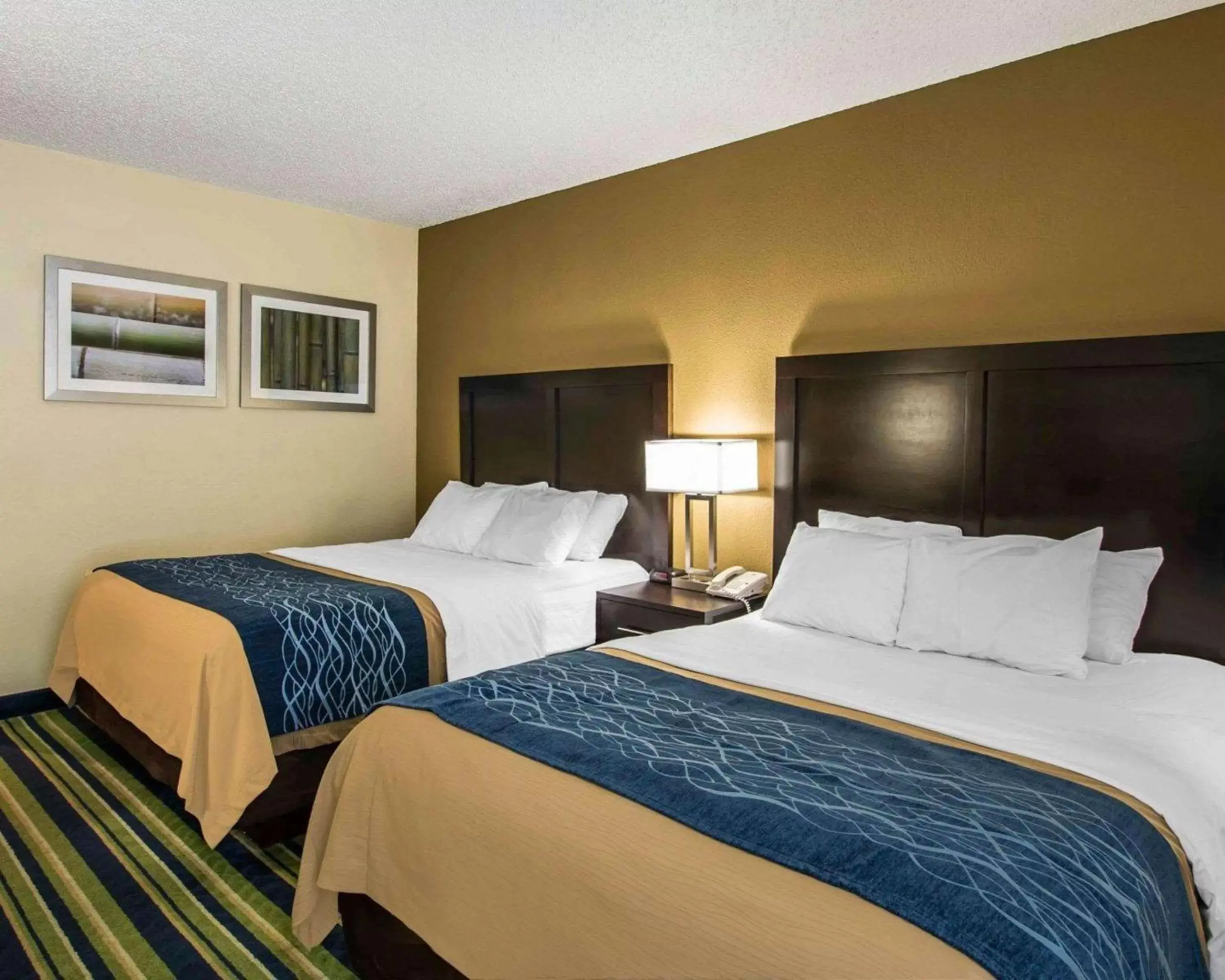 Photo of the whole room, Bed in Comfort Inn & Suites - Lantana - West Palm Beach South