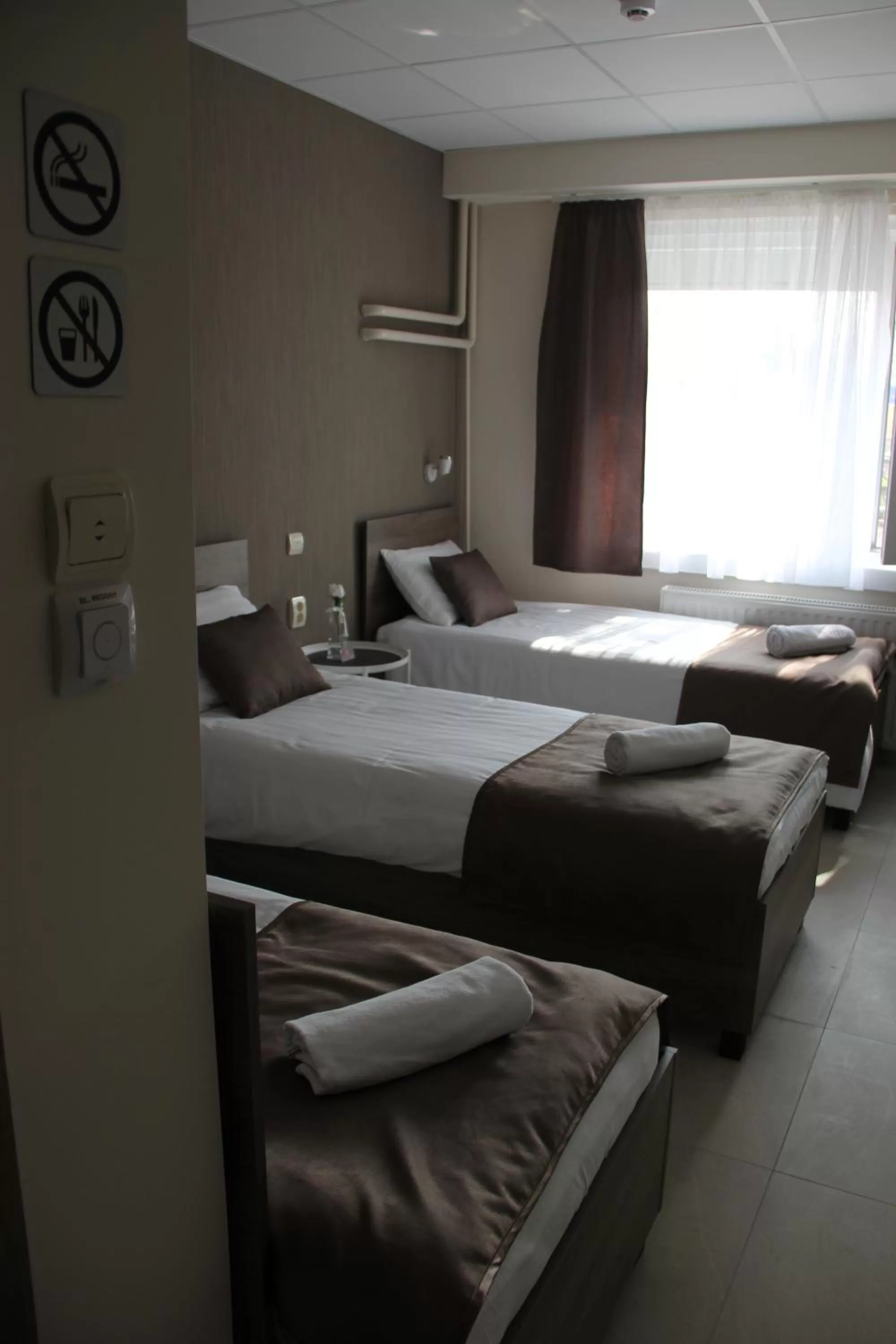 Bed in Familia Panzió & Apartmanház Győr