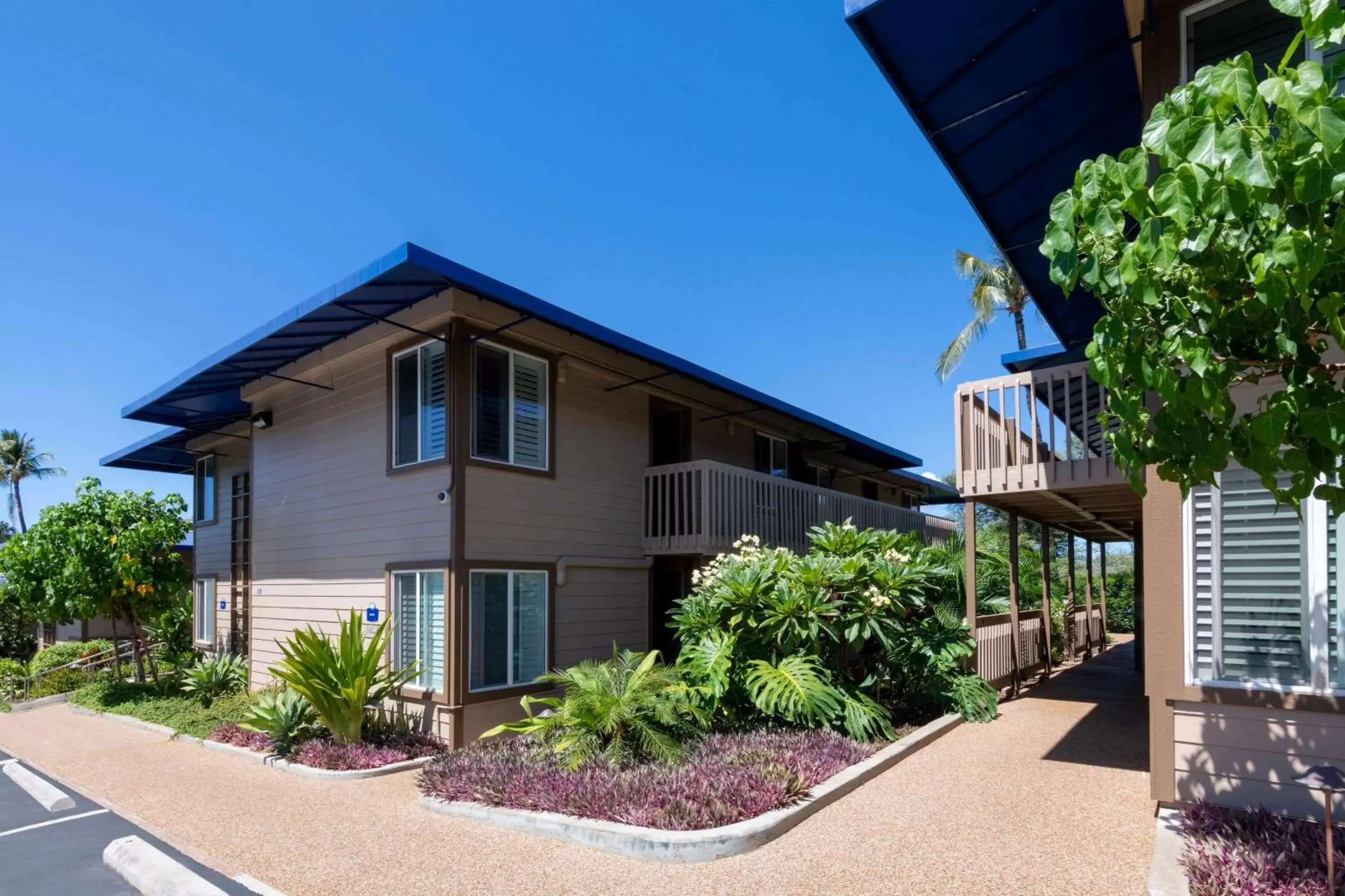 Property Building in Days Inn by Wyndham Maui Oceanfront