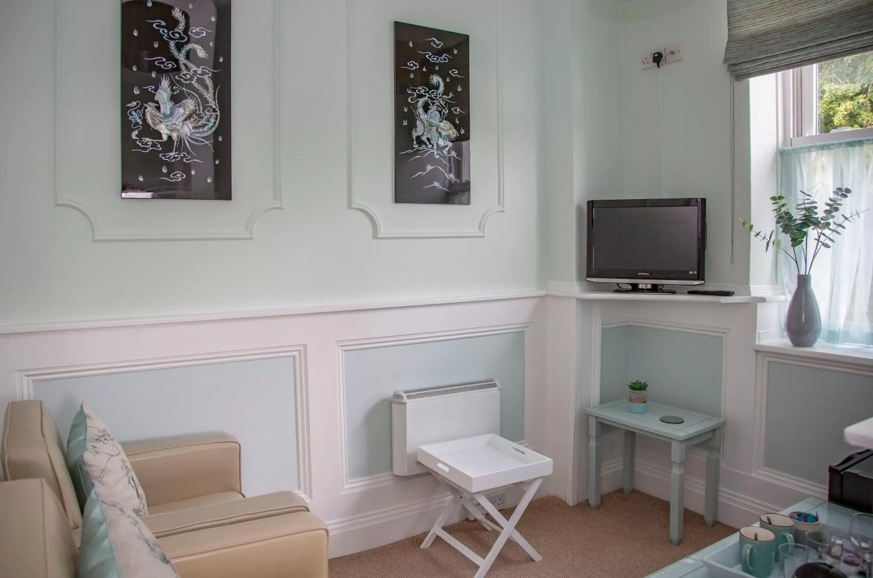 Seating area, TV/Entertainment Center in Carlton Court