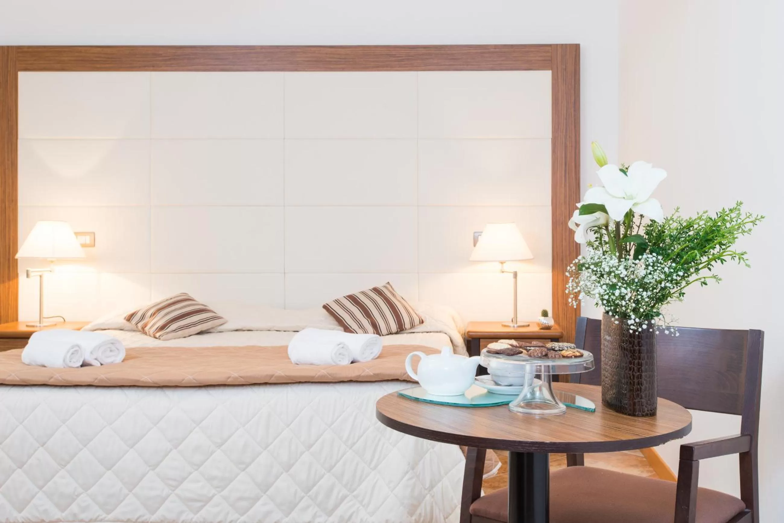 Bedroom, Bed in Royal Hotel