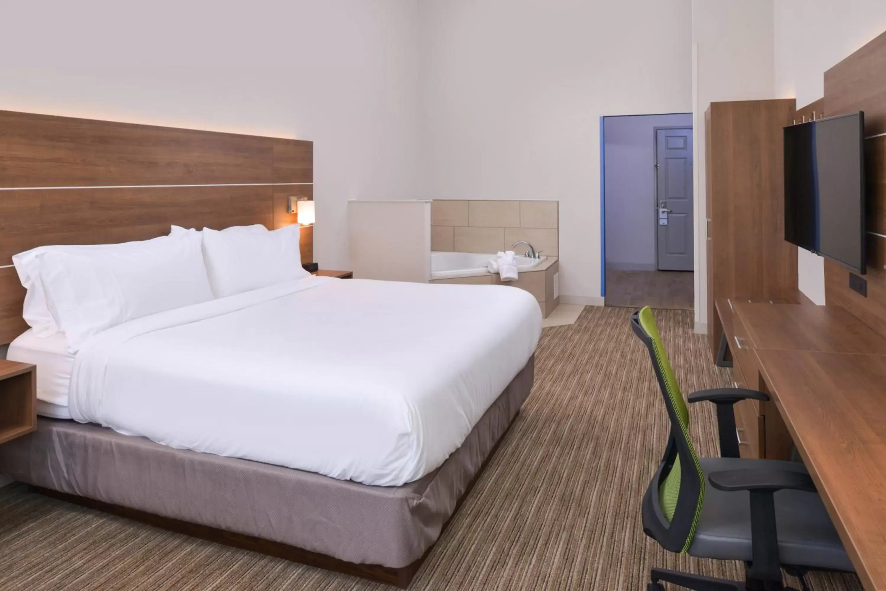 Photo of the whole room, Bed in Holiday Inn Express & Suites - Omaha - 120th and Maple, an IHG Hotel