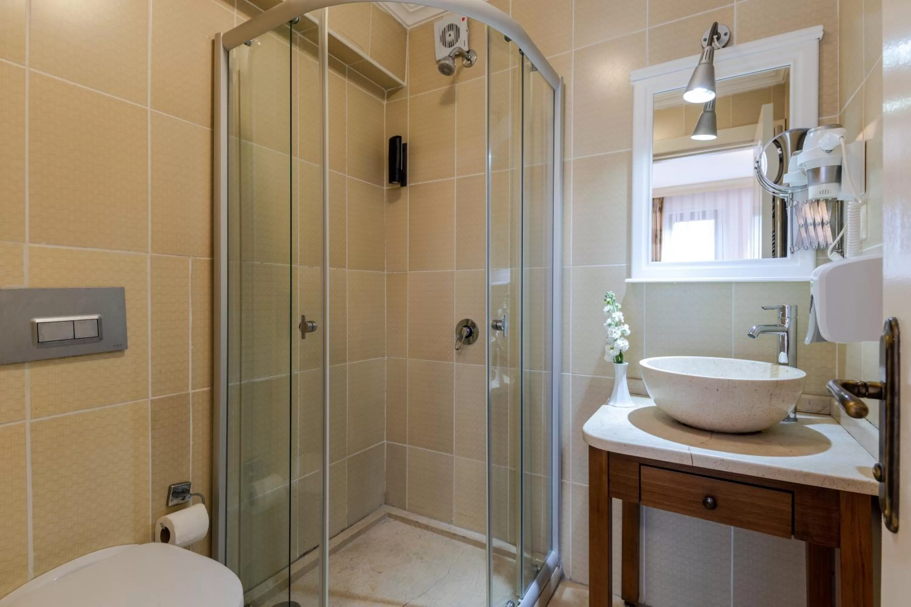 Shower in Agora Guesthouse